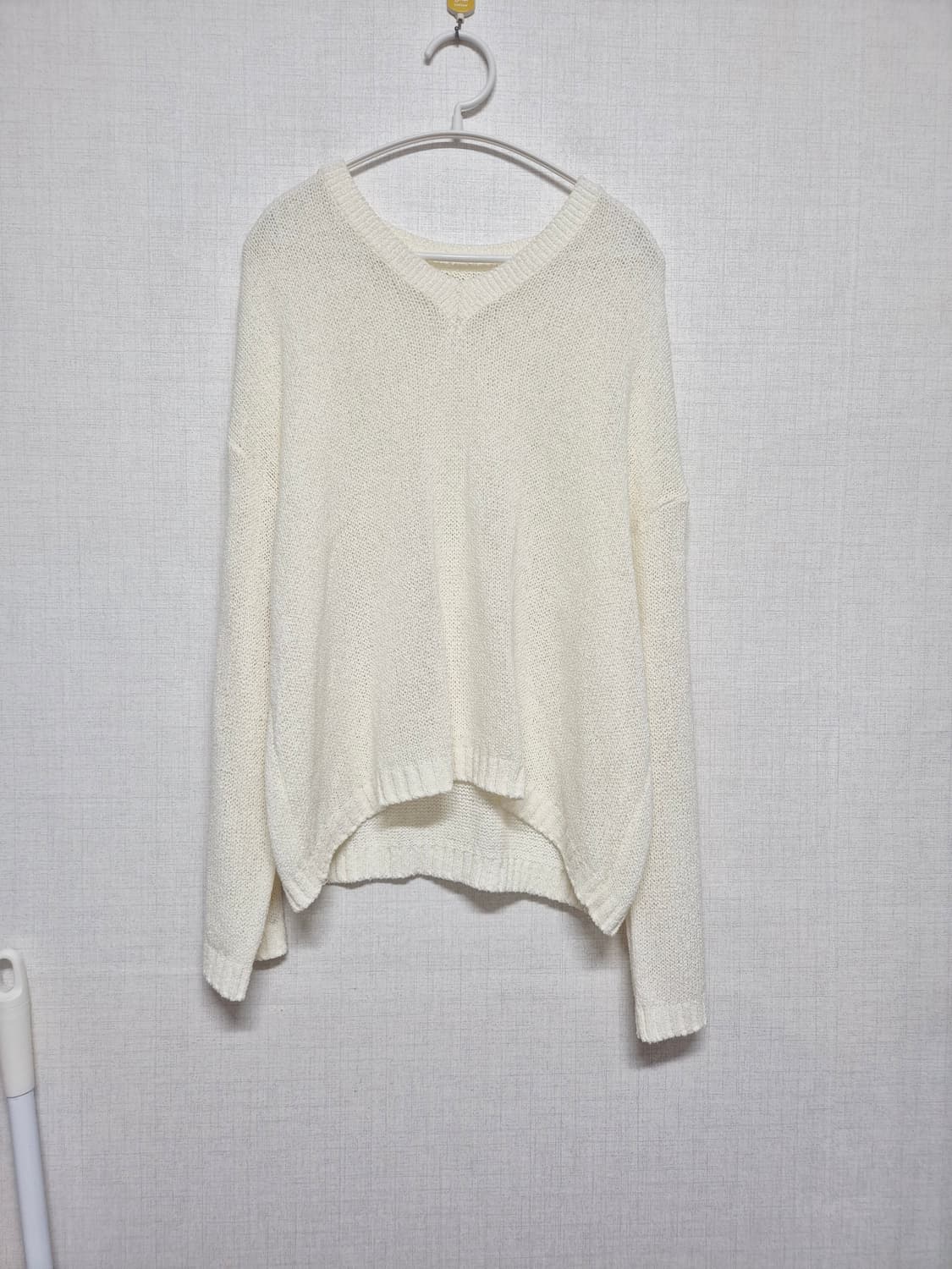 아이보리 브이넥 니트 상품이미지1