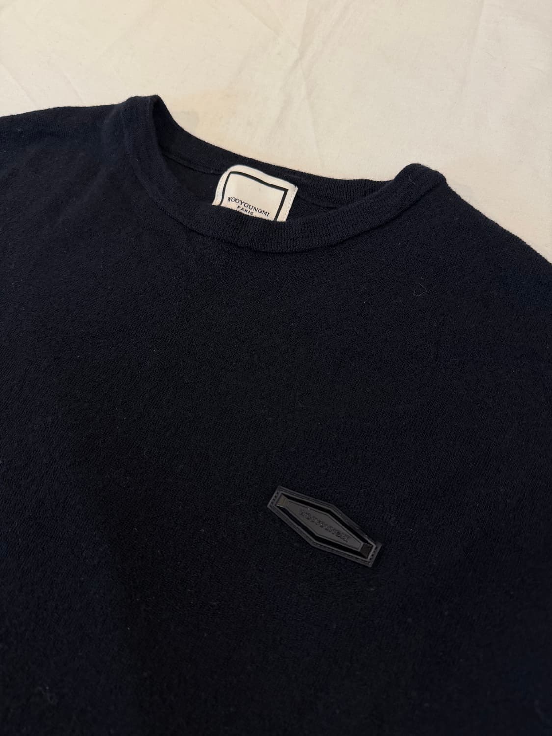 우영미 22ss 시그니쳐 로고 디테일 울 니트 딥 네이비 상품이미지3