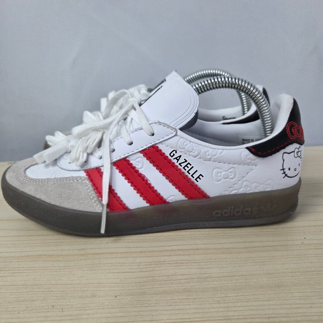 220 아디다스 헬로키티 가젤 인도어 화이트/레드 상품이미지2