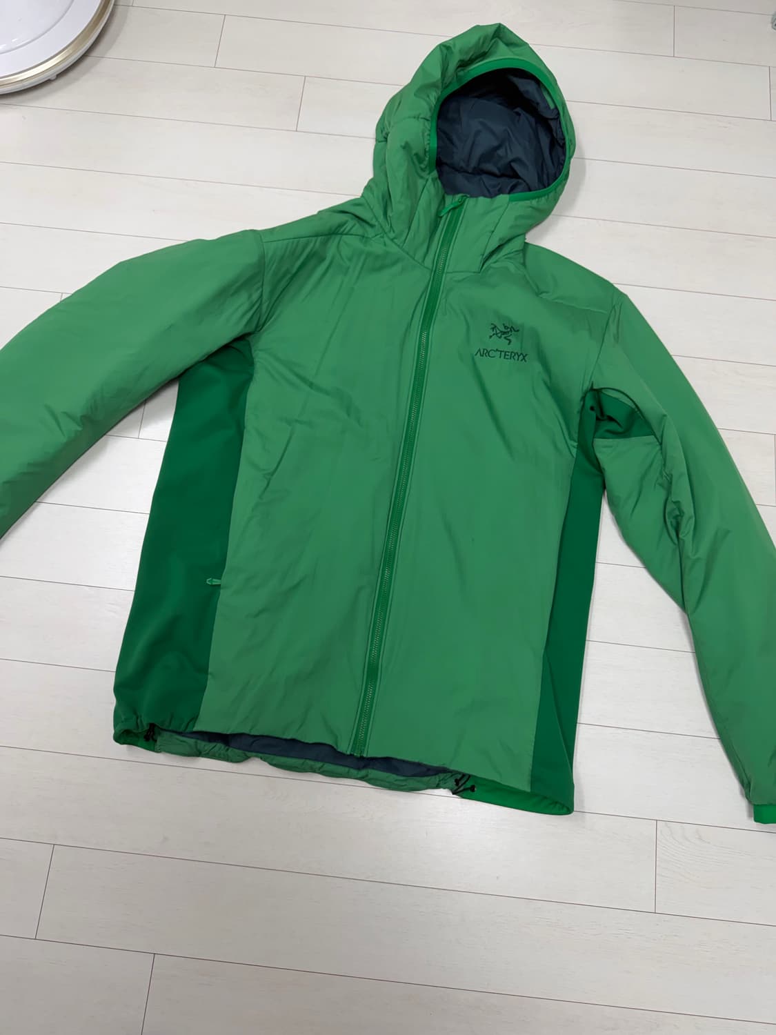 아크테릭스 아톰 lt L 사이즈 상태 9.6/10  큐알코드 인식하시면 상품이미지1