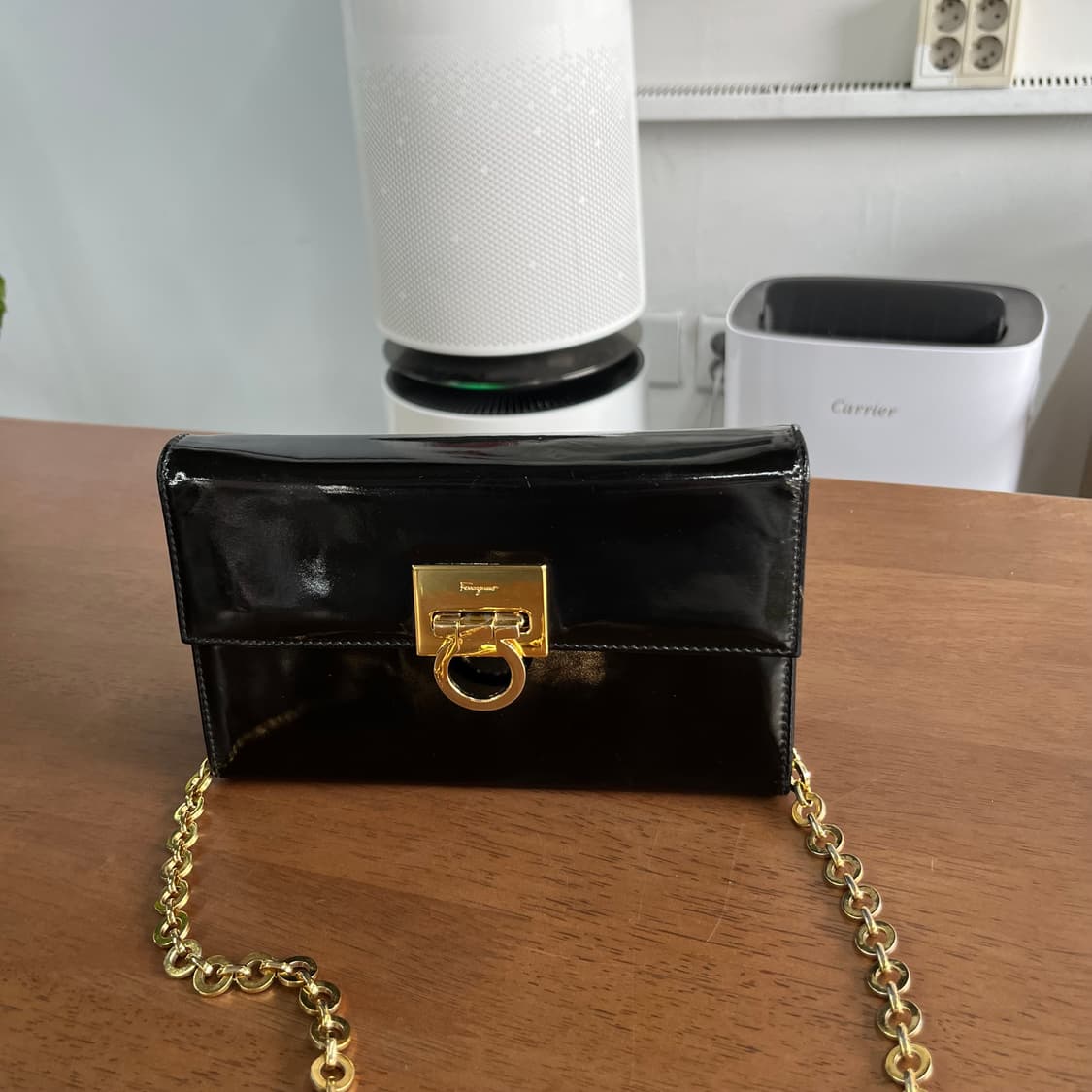 페레가모 간치니 페이턴트 체인 크로스백 상품이미지2