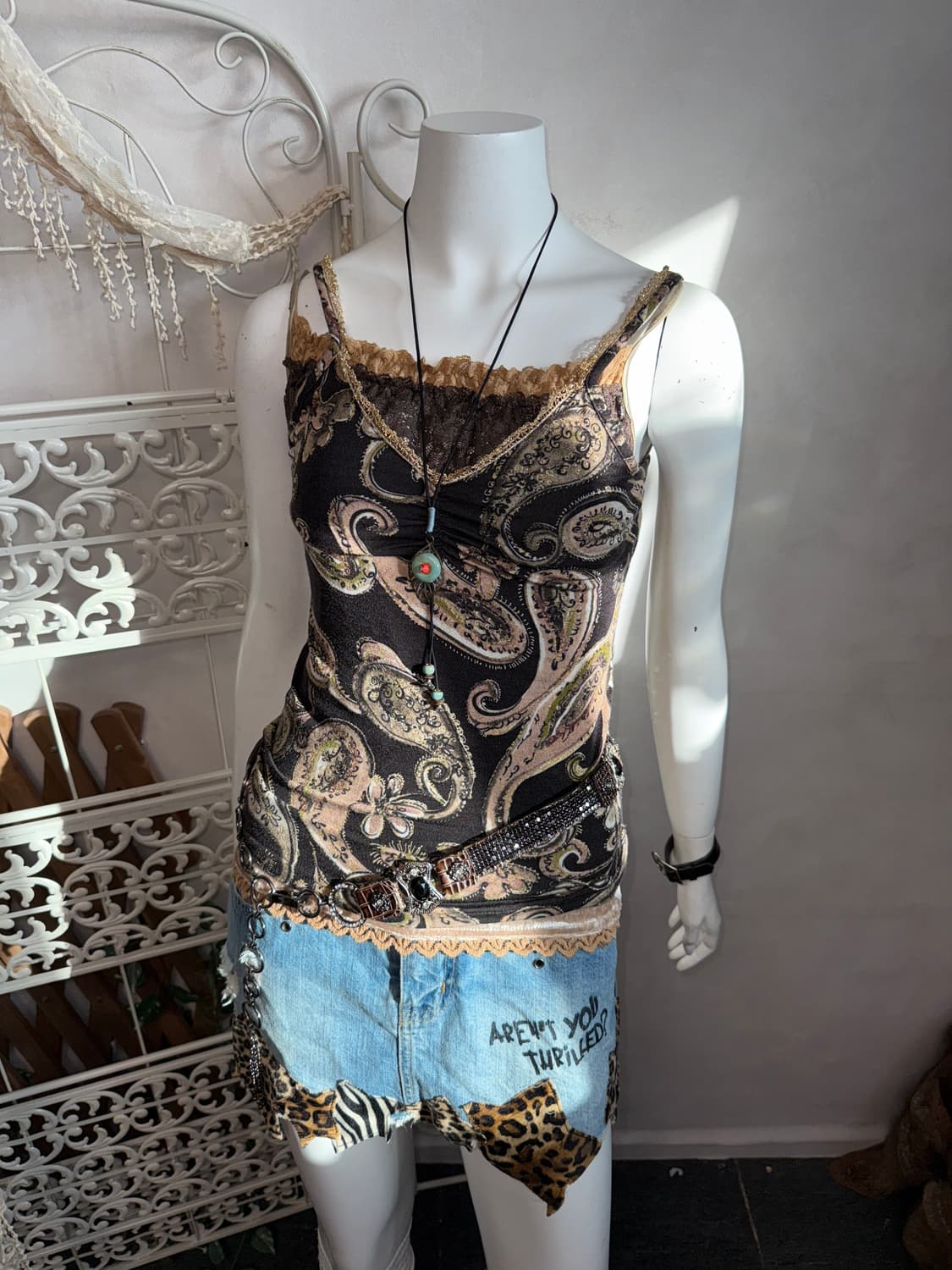 Dark brown ethnic beads paisley 슬리브리스 상품이미지5