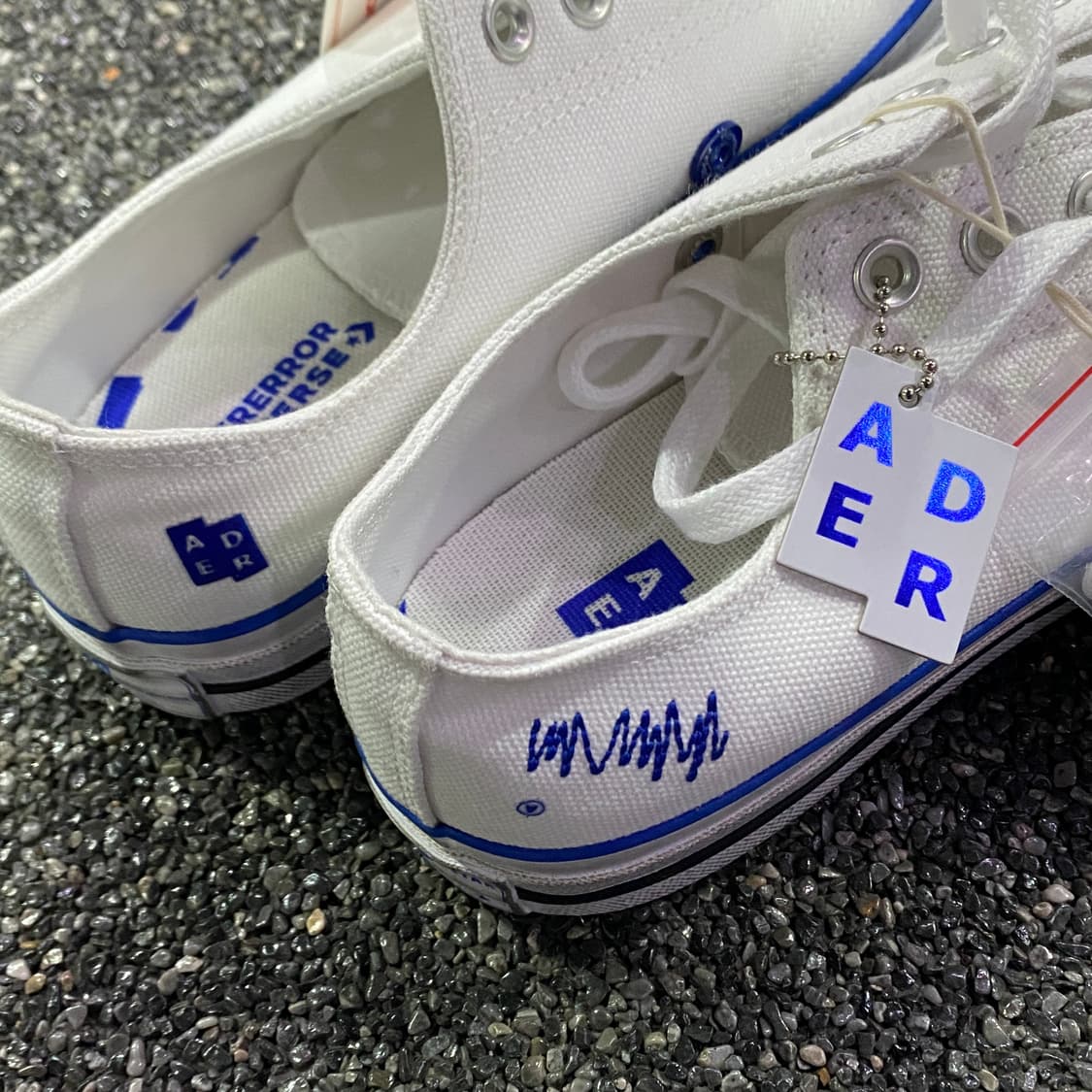 컨버스 x 아더에러 시그니피컨트 척 70 로우 화이트 블루 B4277 상품이미지2