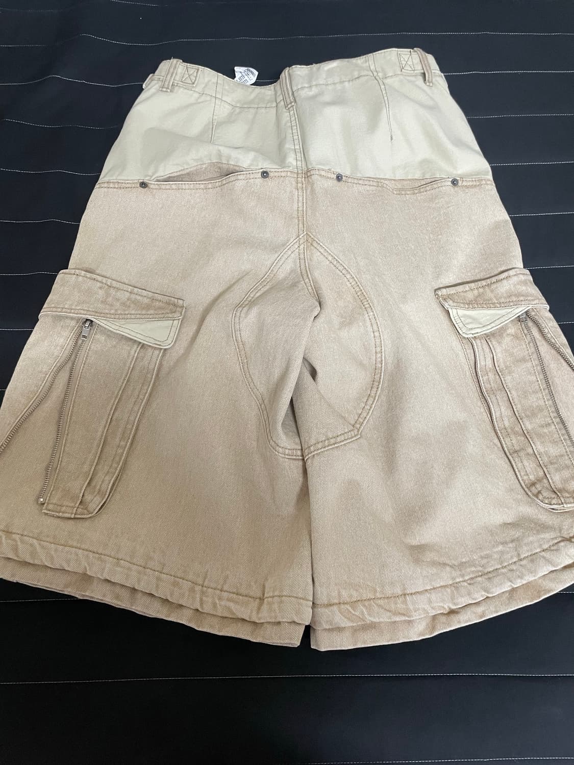 LAYERED BACK CARGO SHORTS (BEIGE) 상품이미지4