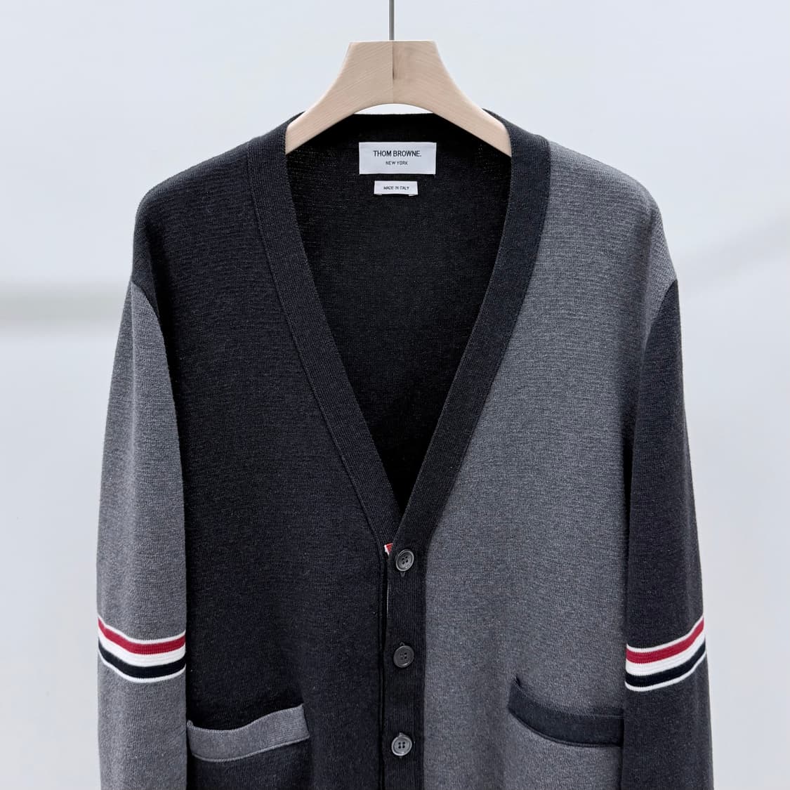 [S+급/5] 톰브라운 암밴드 밀라노스티치 펀믹스 가디건 토날 그레이 상품이미지3