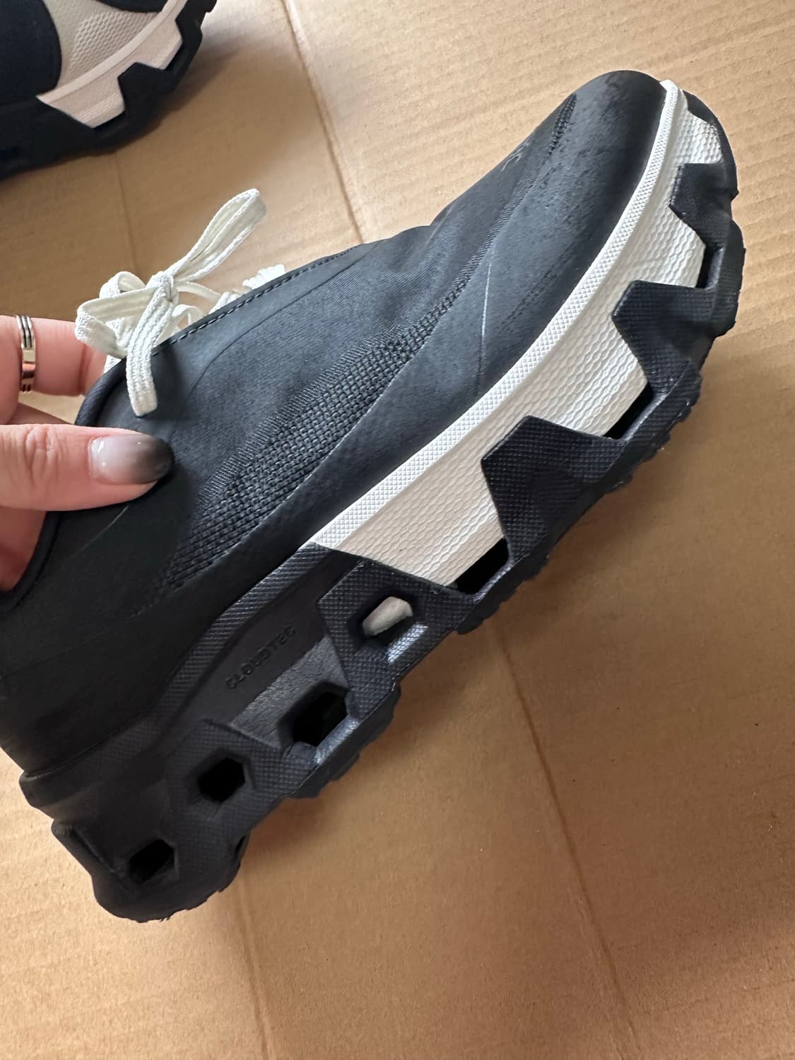 온 러닝 x 파프 클라우드몬스터 범고래 270 상품이미지3