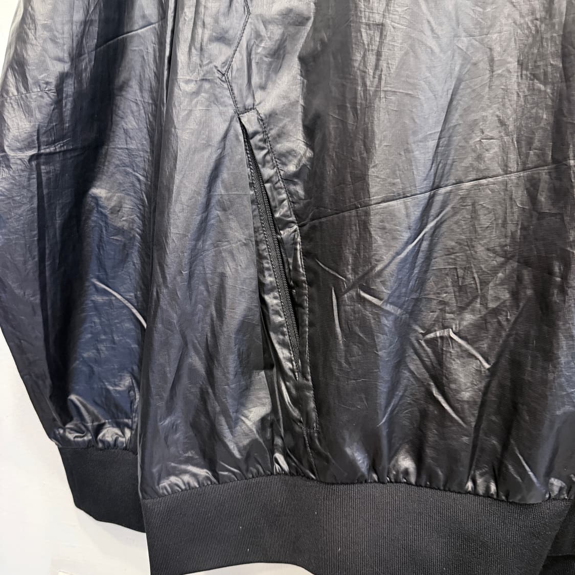 리복 브이넥 나일론 맨투맨 상품이미지3