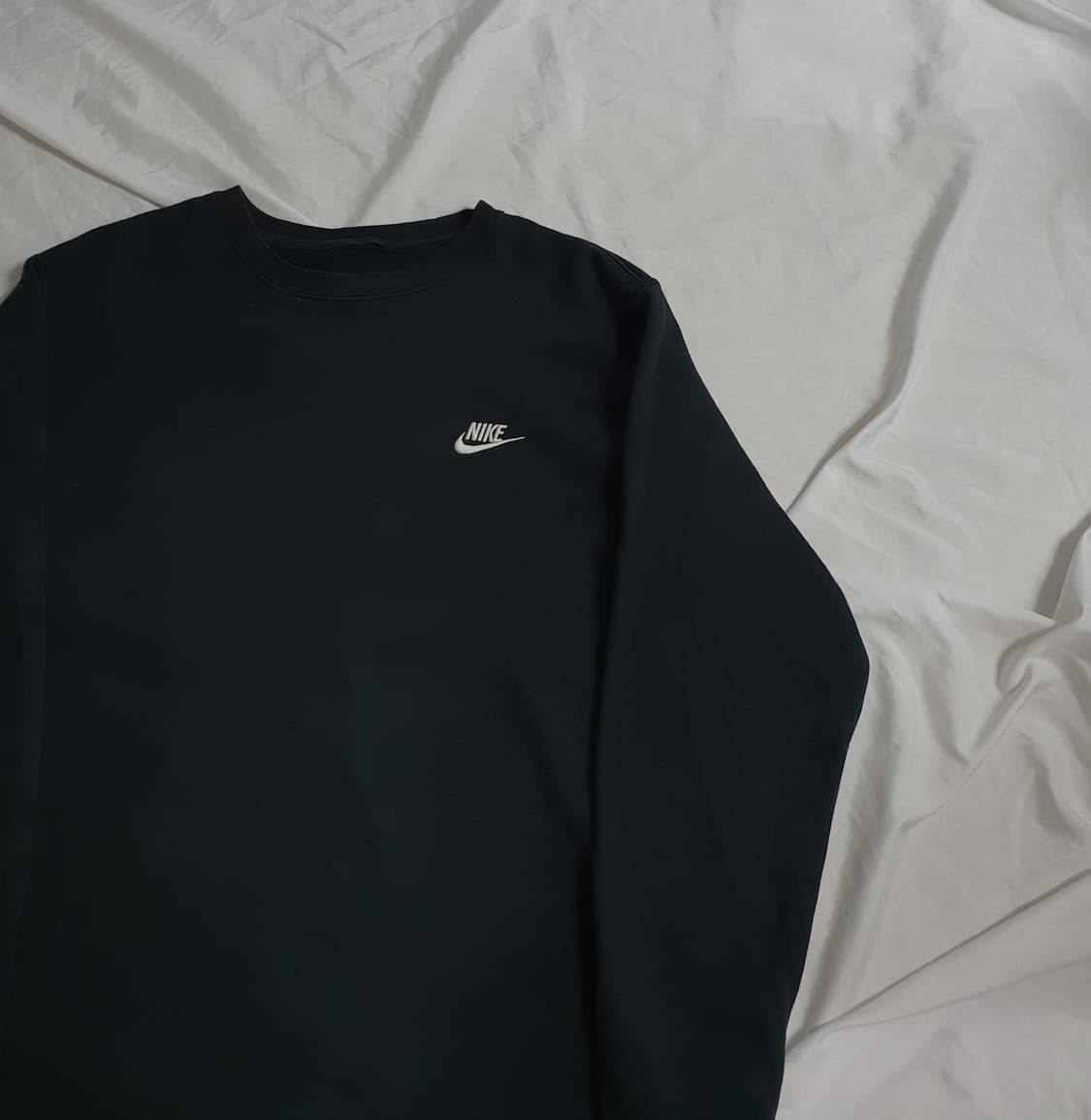  나이키 스우시 데일리 블랙 맨투맨


 상품이미지1