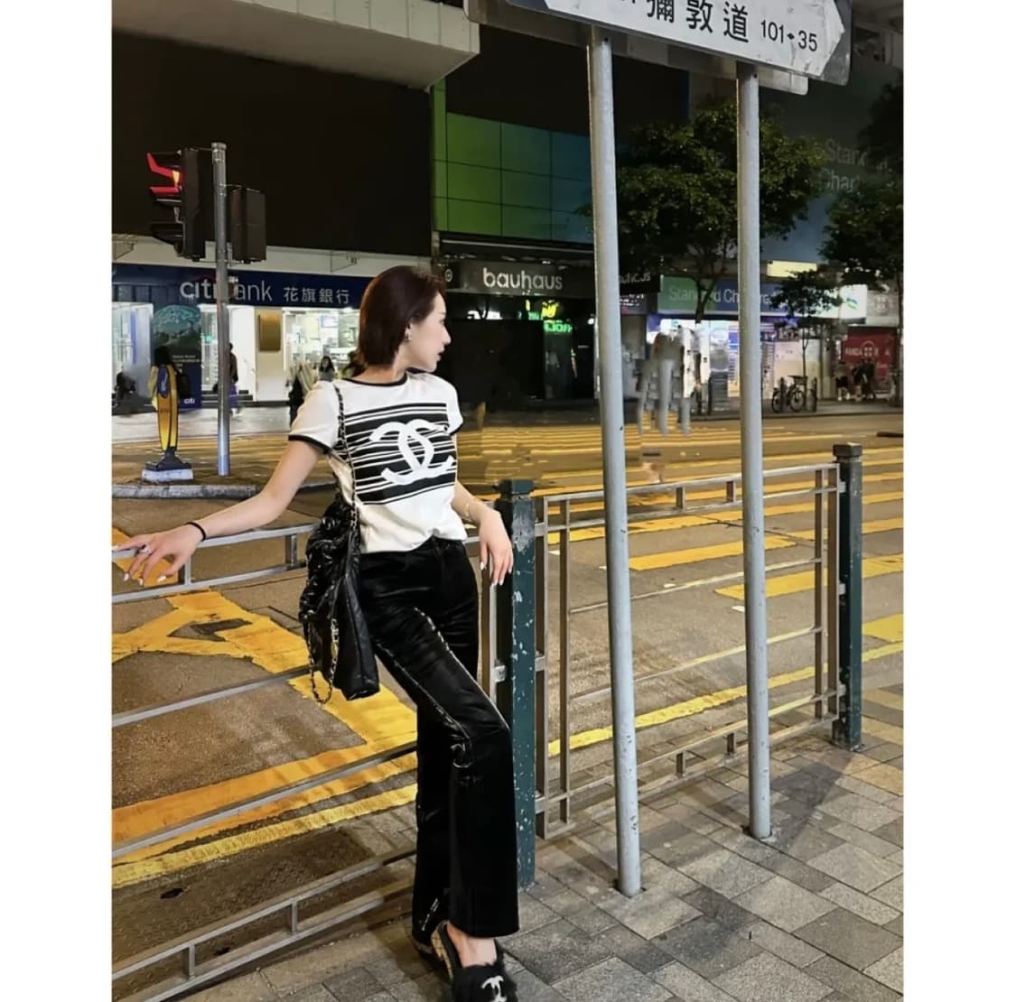 (W34) 23C샤넬 탑 자수 립드 코튼 저지 화이트 블랙 반팔 상품이미지1