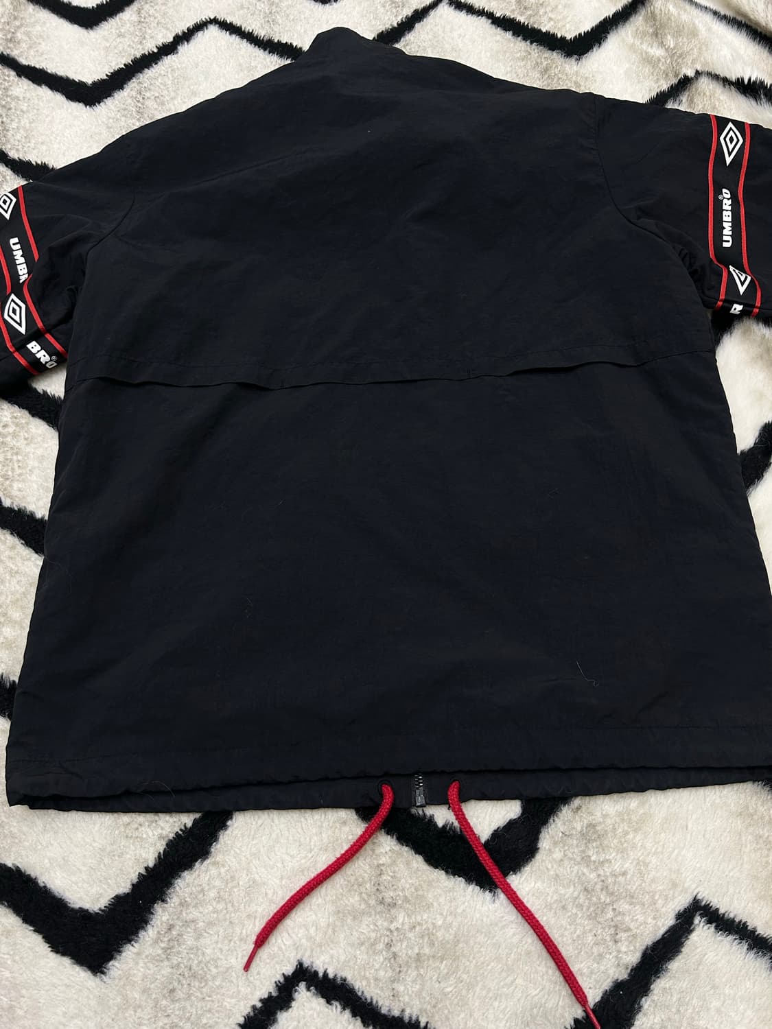 [L]엄브로 사이드라인 바람막이/블랙/까짐 상품이미지4