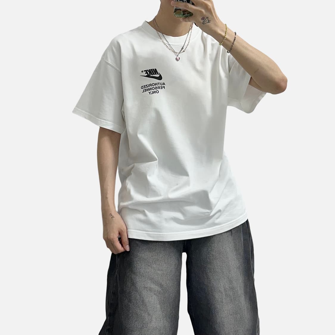 나이키 오서라이즈 백로고 반팔티 상품이미지1