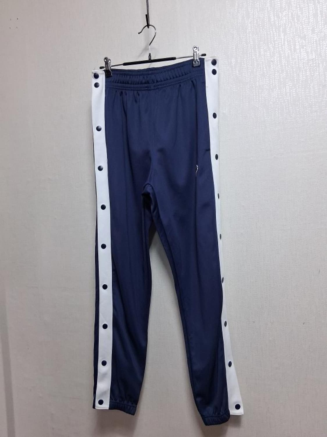 국내판나이키정품 사이즈 남성 표기 M남성 
폴리 져지소재이며 탄탄하게 보 상품이미지1