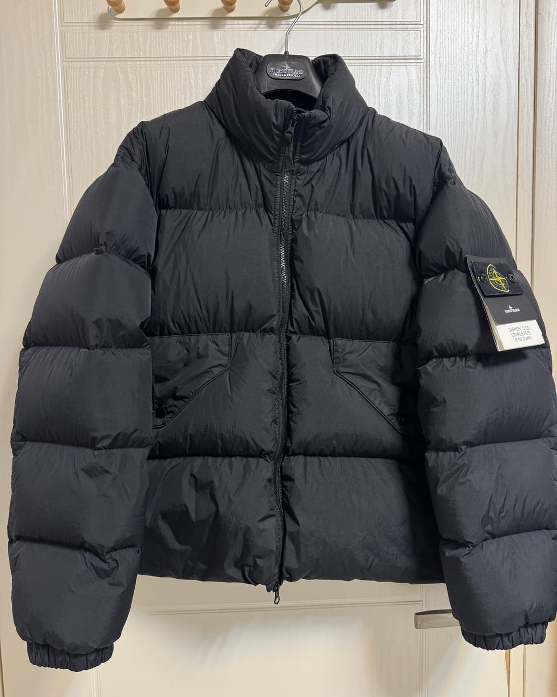 [L] 백화점판 23FW 스톤아일랜드 크링클랩스 블랙 논후드 패딩 상품이미지1