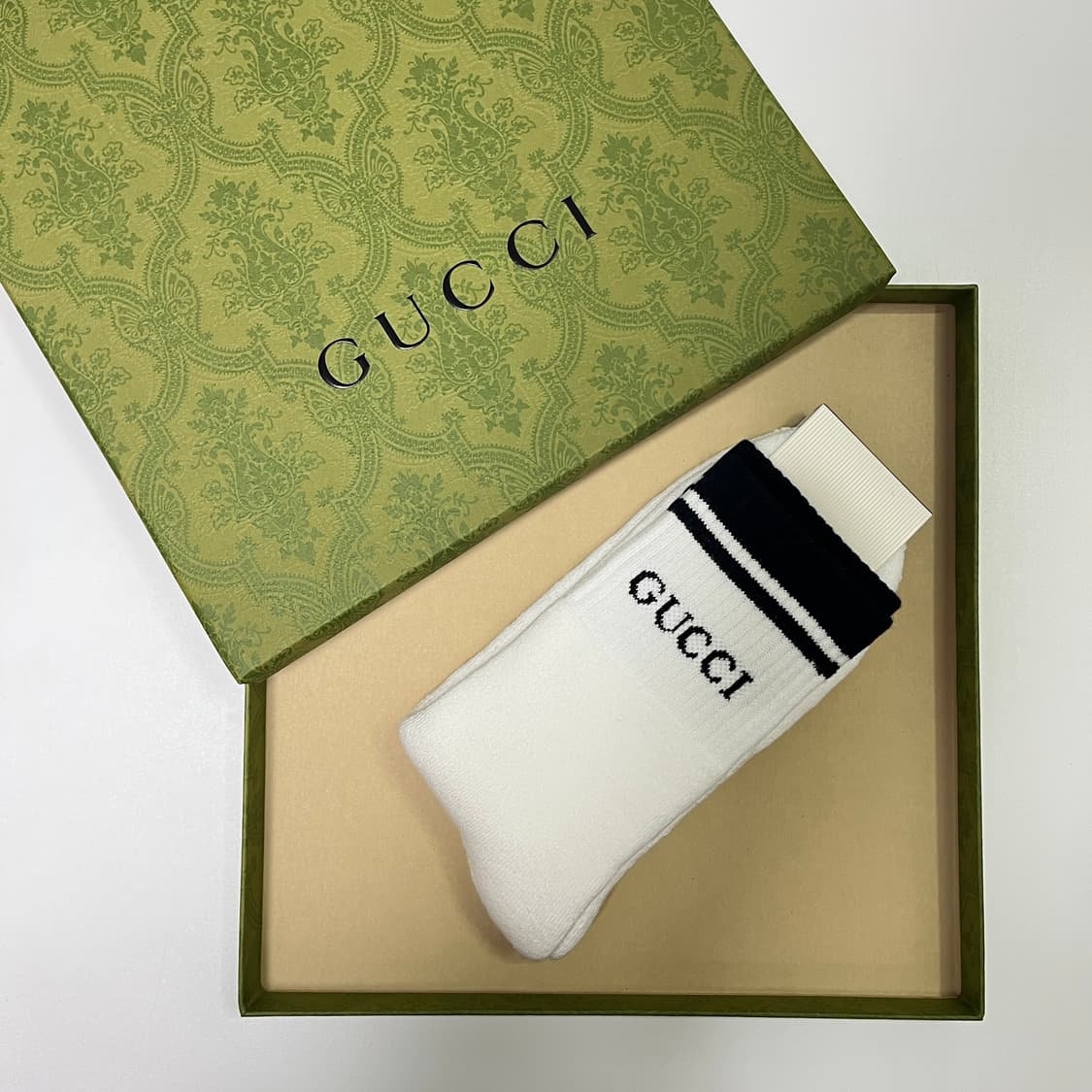 새상품 구찌 양말 로고 화이트 & 블랙 코튼 삭스 상품이미지10