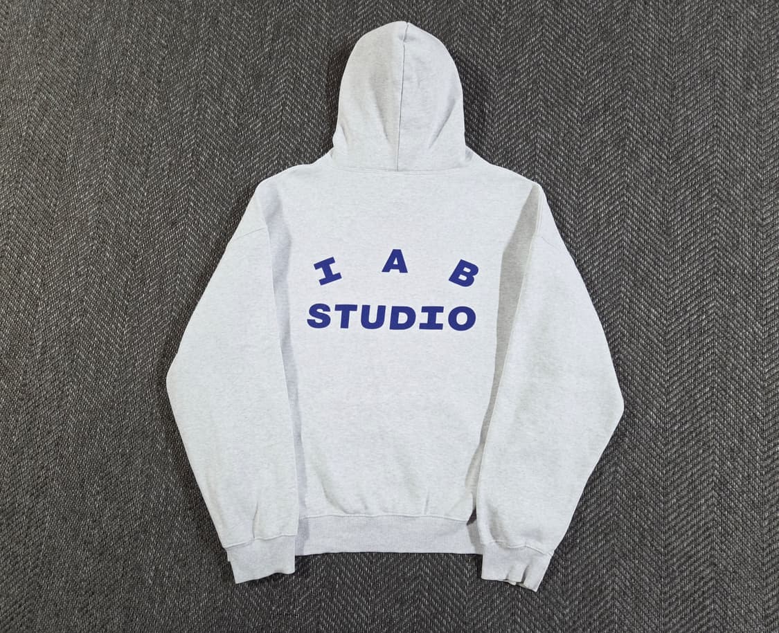 IAB studio 아이앱 스튜디오 라이트 그레이 후드티
 상품이미지2