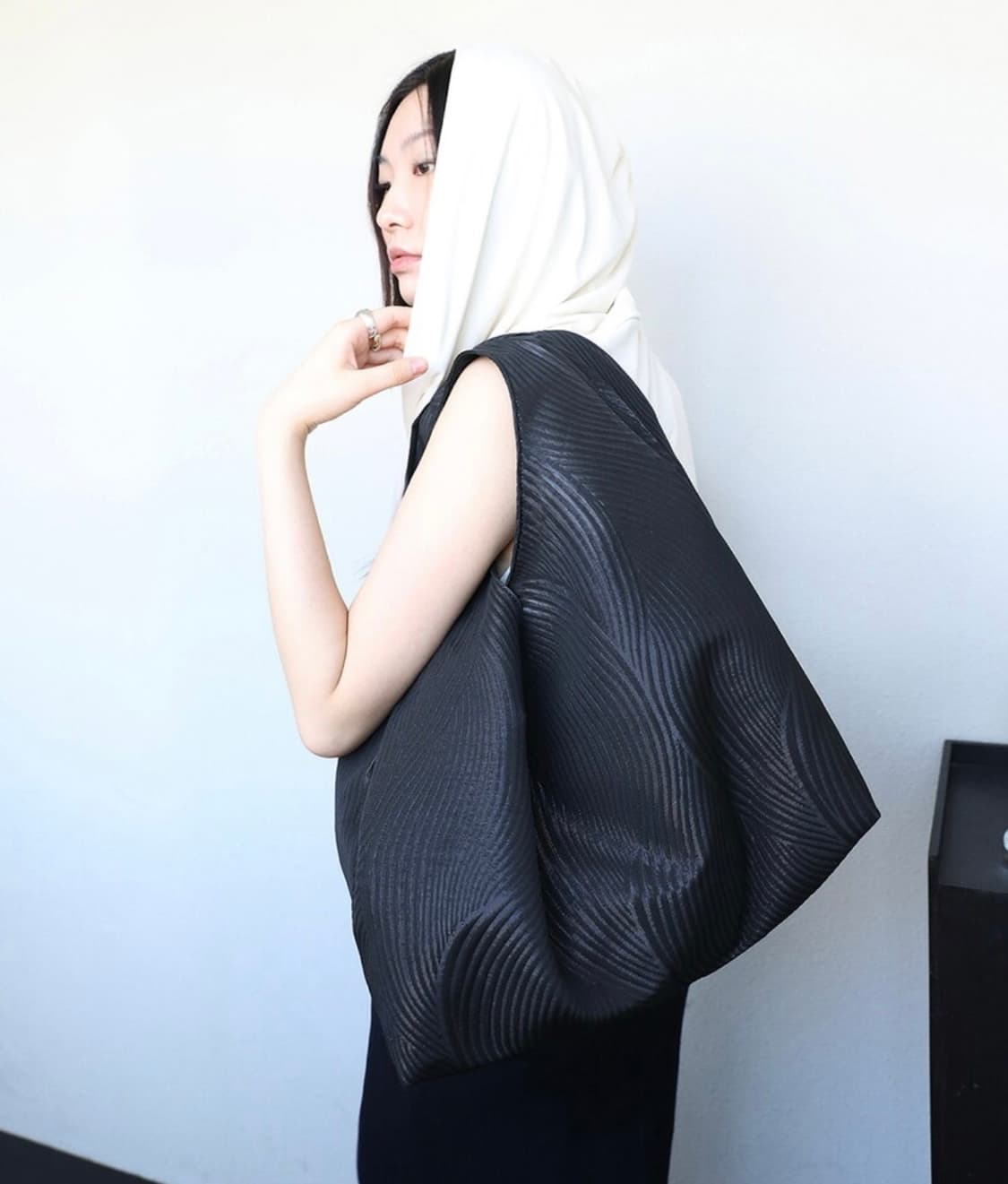 피시아 draped shoulder bag wave pattern 가방 상품이미지3
