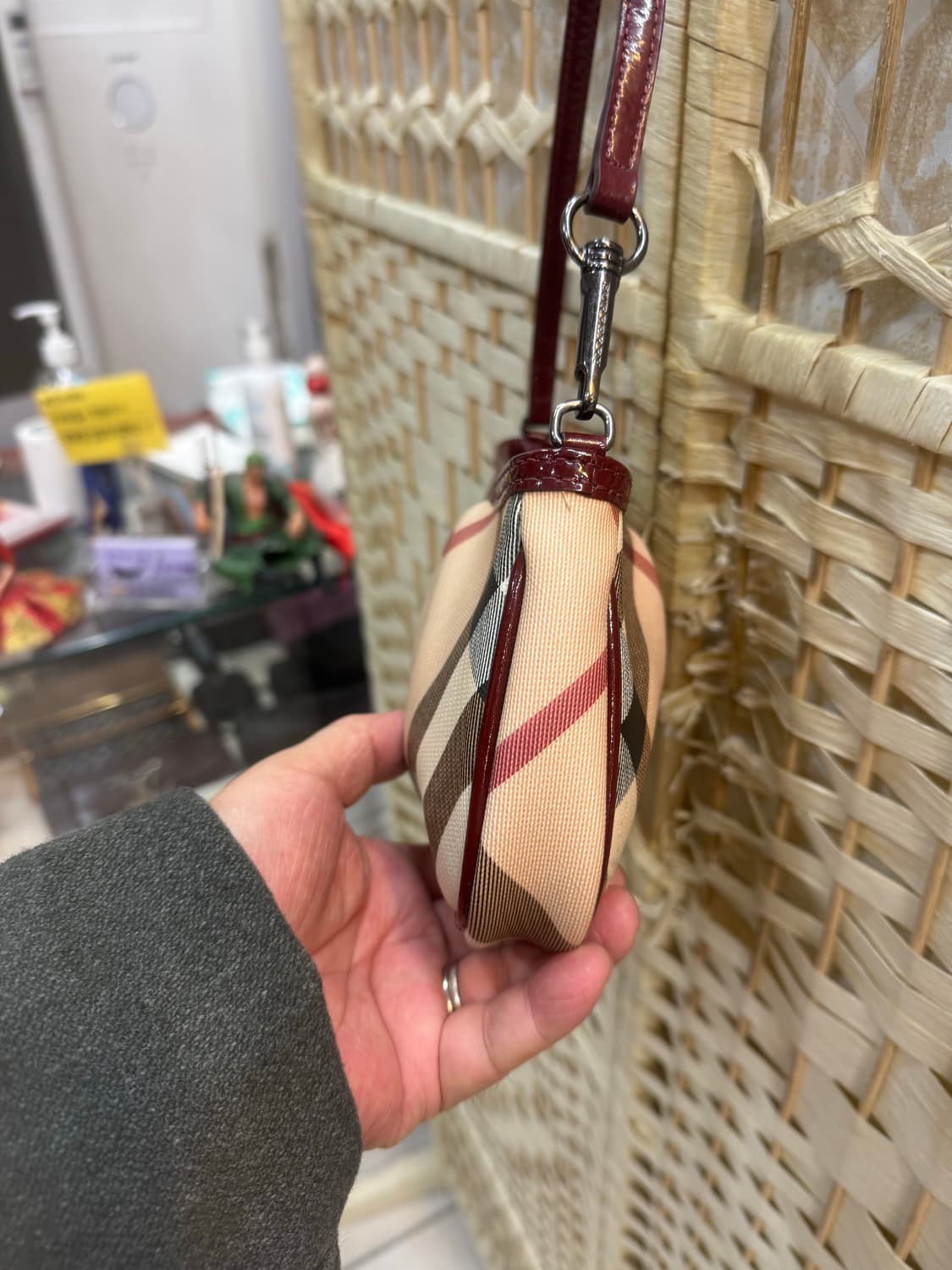 정품 버버리 노바체크 페이던트 미니숄더백 팝니다 상품이미지2