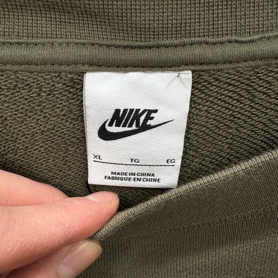나이키 에어 스웻셔츠 전면 자수 로고 포인트 카키 상품이미지8
