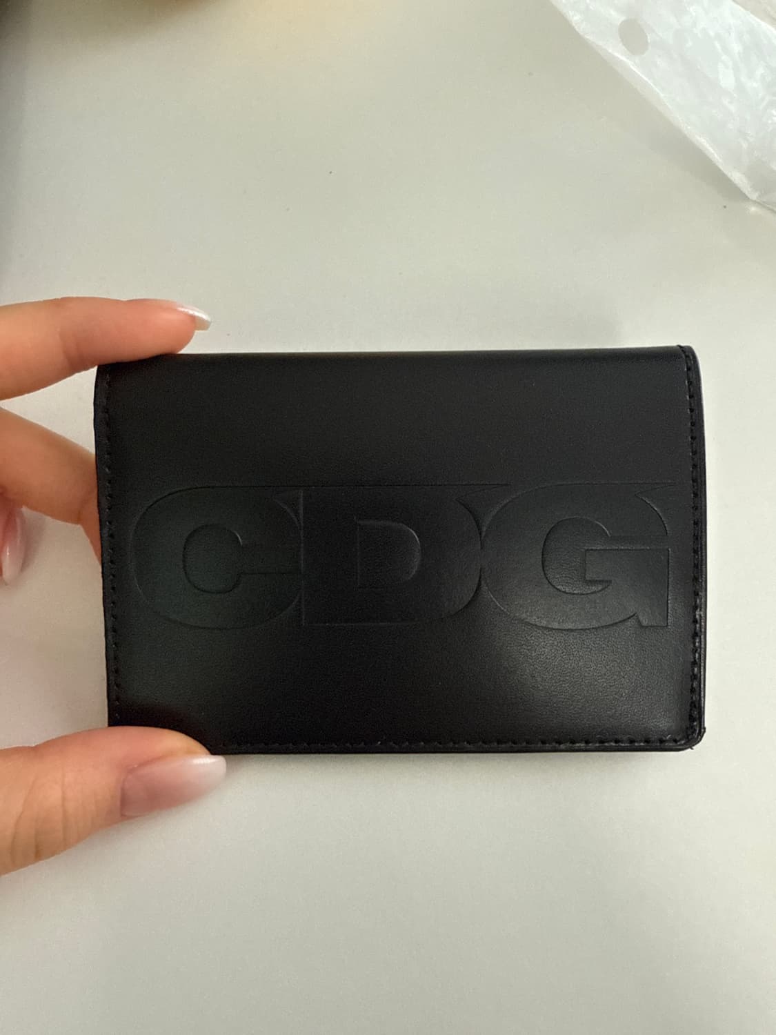 꼼데가르송 CDG 로고 지갑 EMBOSSED LOGO WALLET 상품이미지1