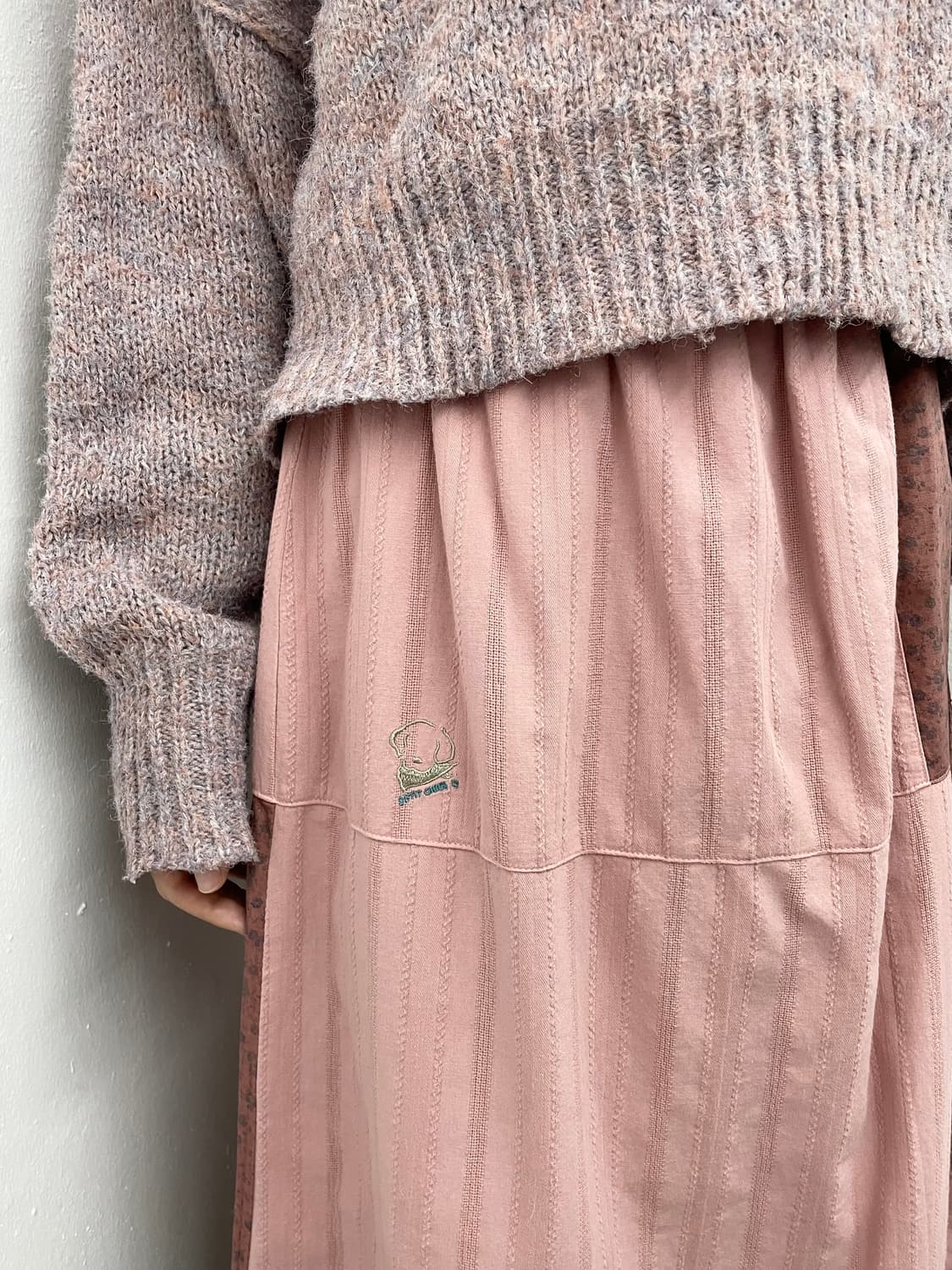 핑크 자수 패치 디테일 롱스커트 상품이미지4