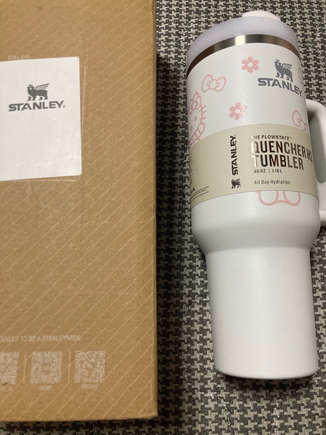 스탠리 퀜처 헬로키티 텀블러 1.18L 상품이미지1