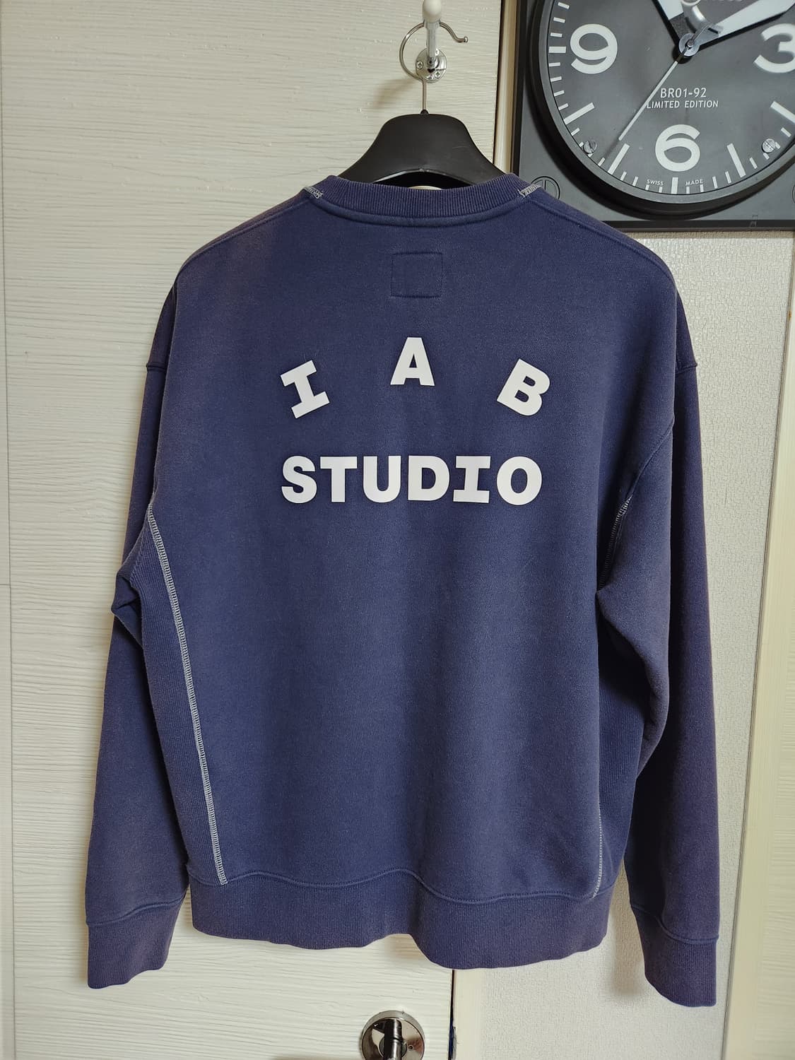 LEE x 아이앱(IAB) 콜라보 맨투맨 상품이미지2