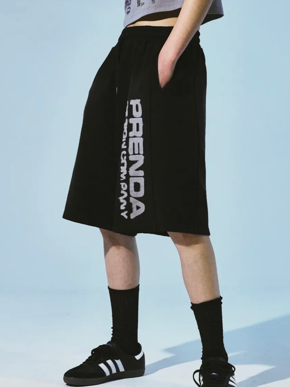 프렌다 버뮤다 팬츠 GRADIENT RAWCUT SHORTS BLACK 상품이미지1