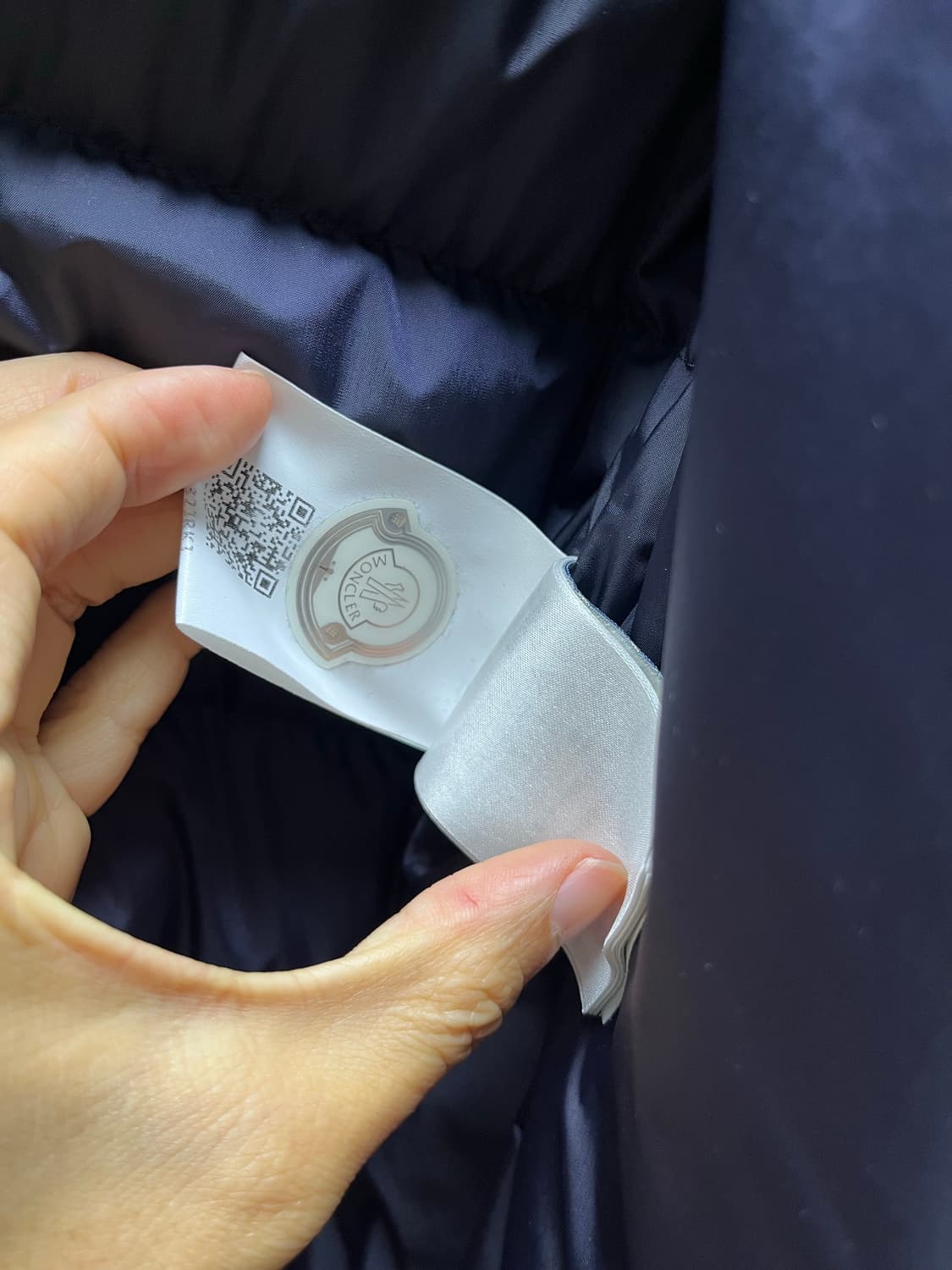 몽클레어 클루니 4사이즈 팝니다. 상품이미지6