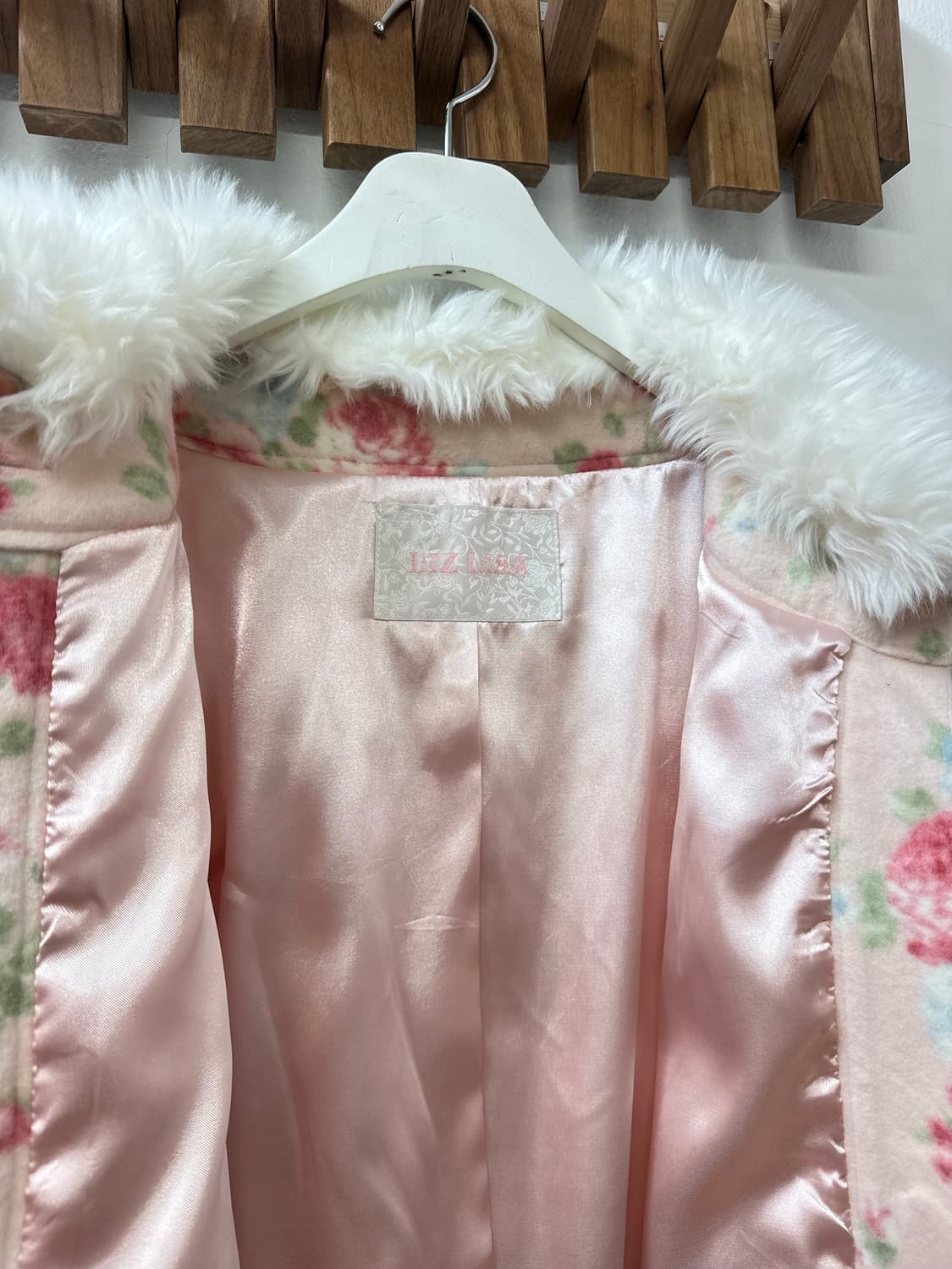 드라이완료 극희귀매물 핑크 리즈리사 플라워 핑크 퍼 카라 레이스 코트 상품이미지8