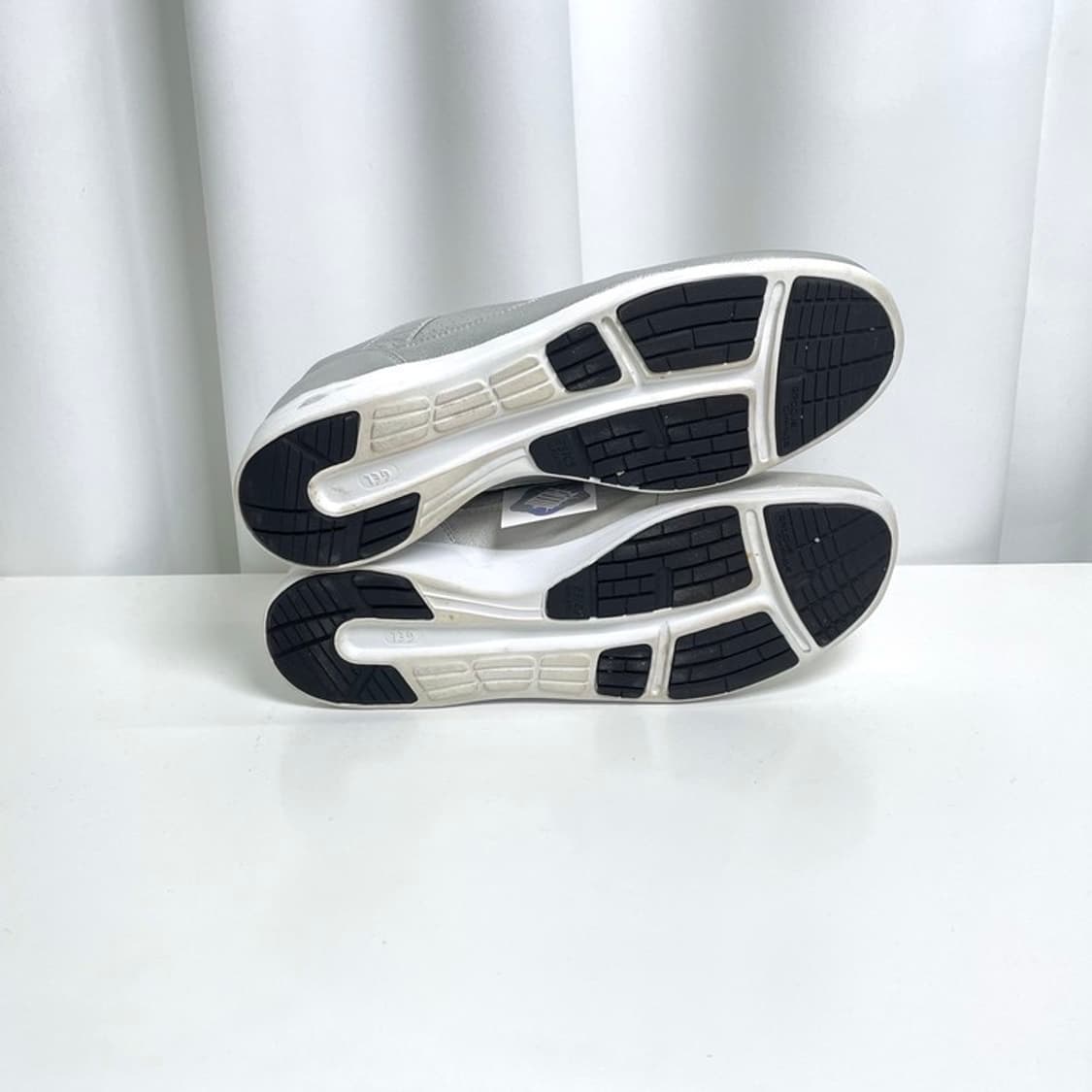 실버컬러 가죽 워킹화 상품이미지6