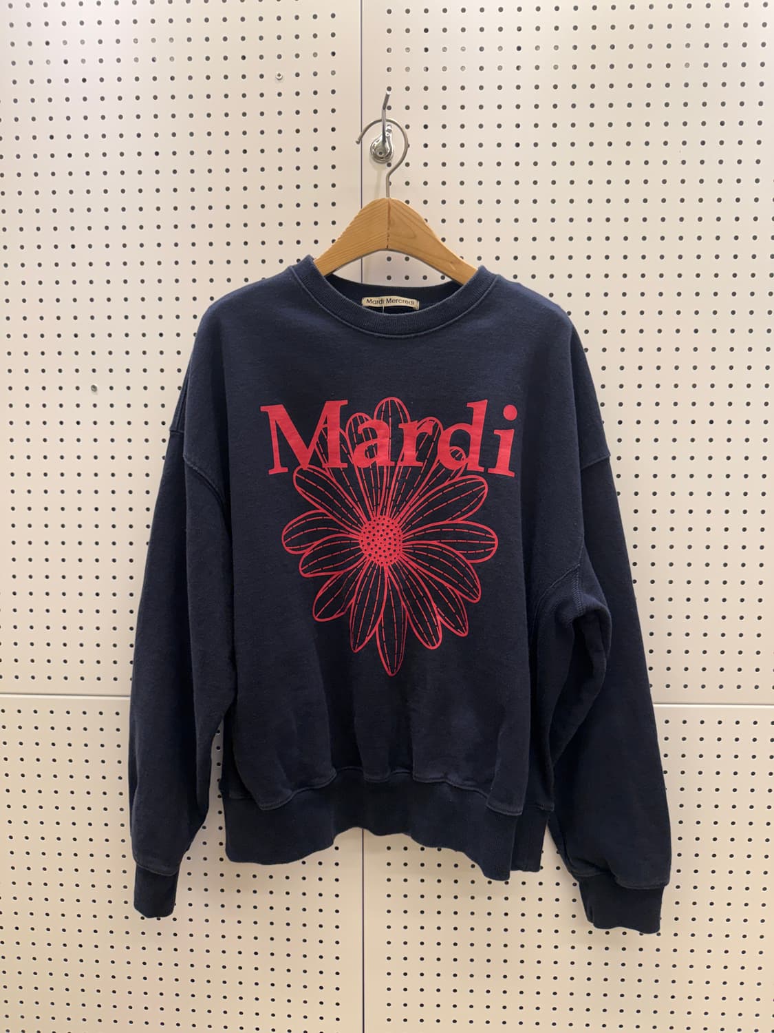 마르디 메크르디 빅로고 크롭 맨투맨 U2 상품이미지2