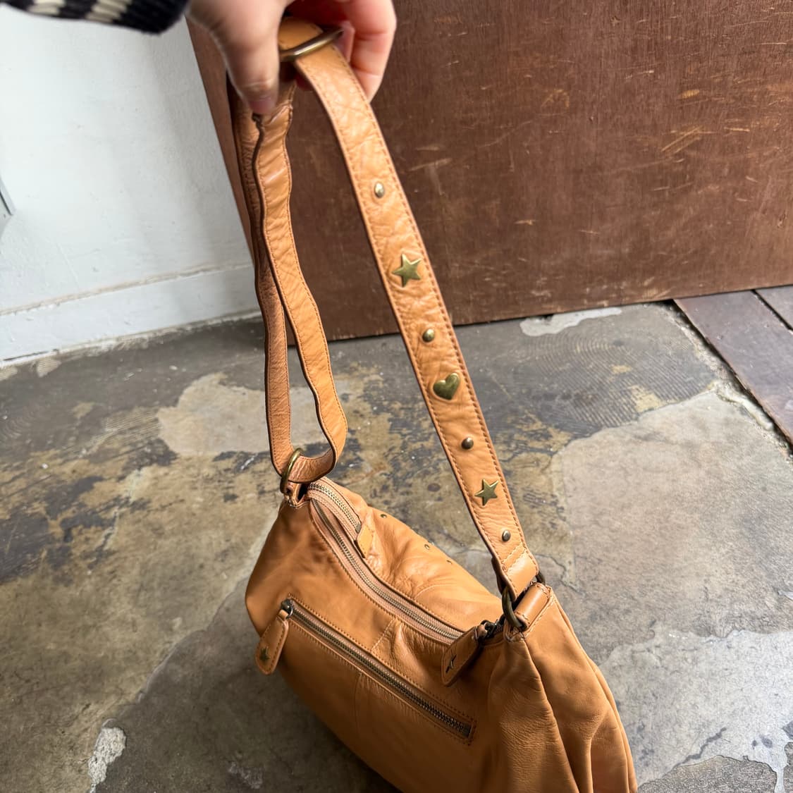 아네스베 브라운 레더 스터드 디테일 숄더/크로스 백 상품이미지3