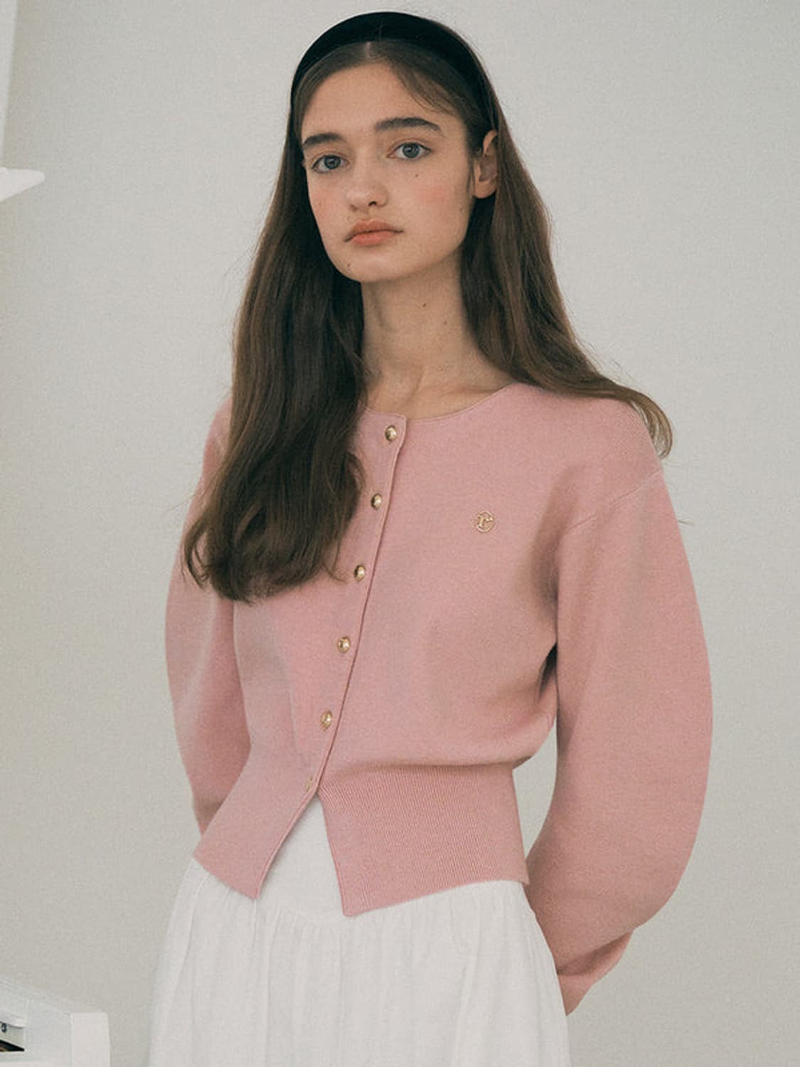 로라로라 라운드 볼륨 핑크 금장단추 모달 가디건 F 상품이미지5