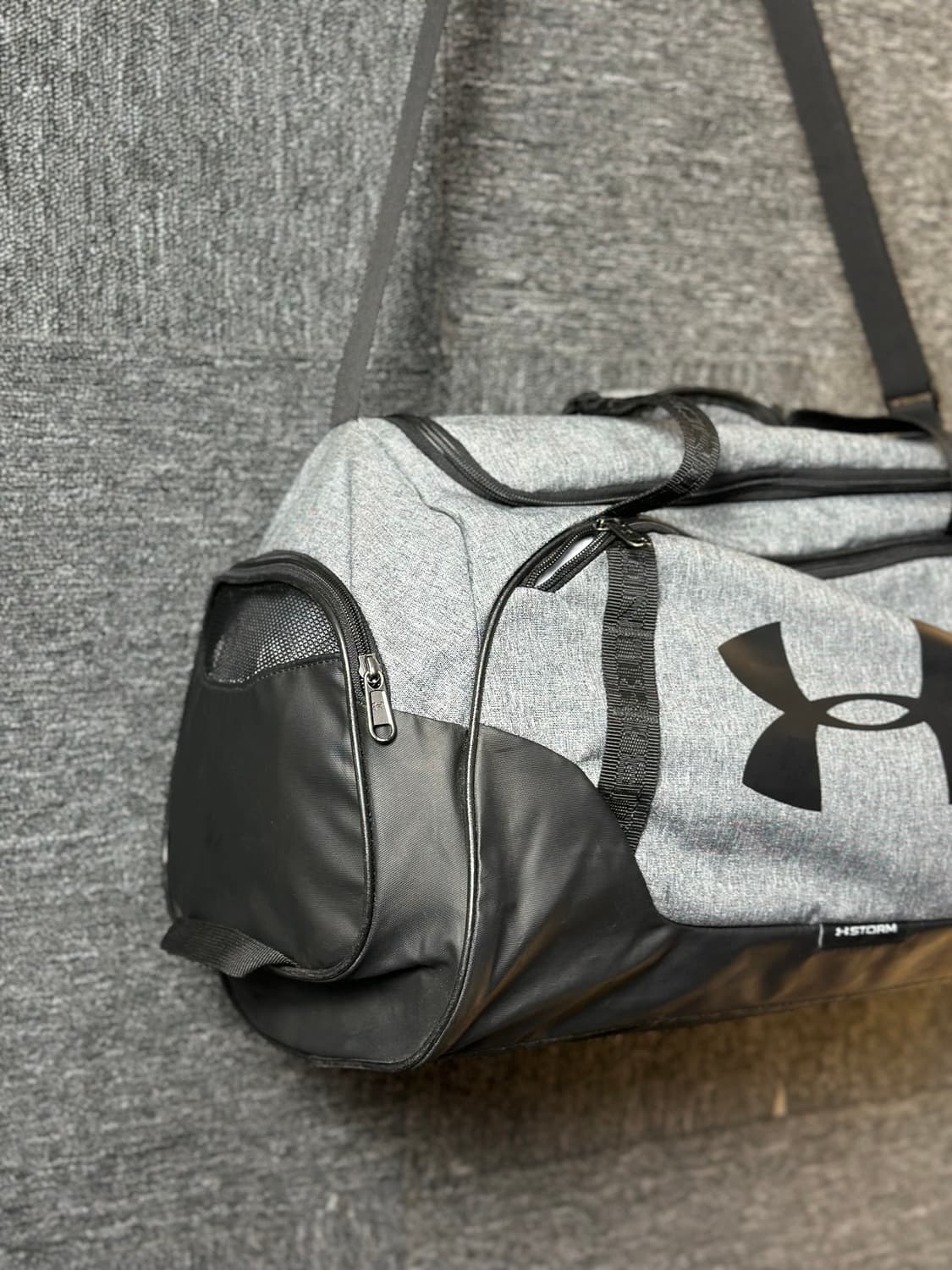 언더아머 더플백 회색 상품이미지3