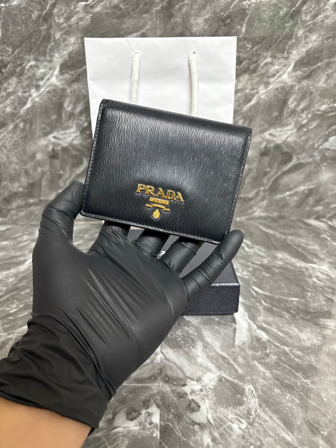 프라다 사피아노 금장 메탈로고 카드 중지갑 상품이미지1