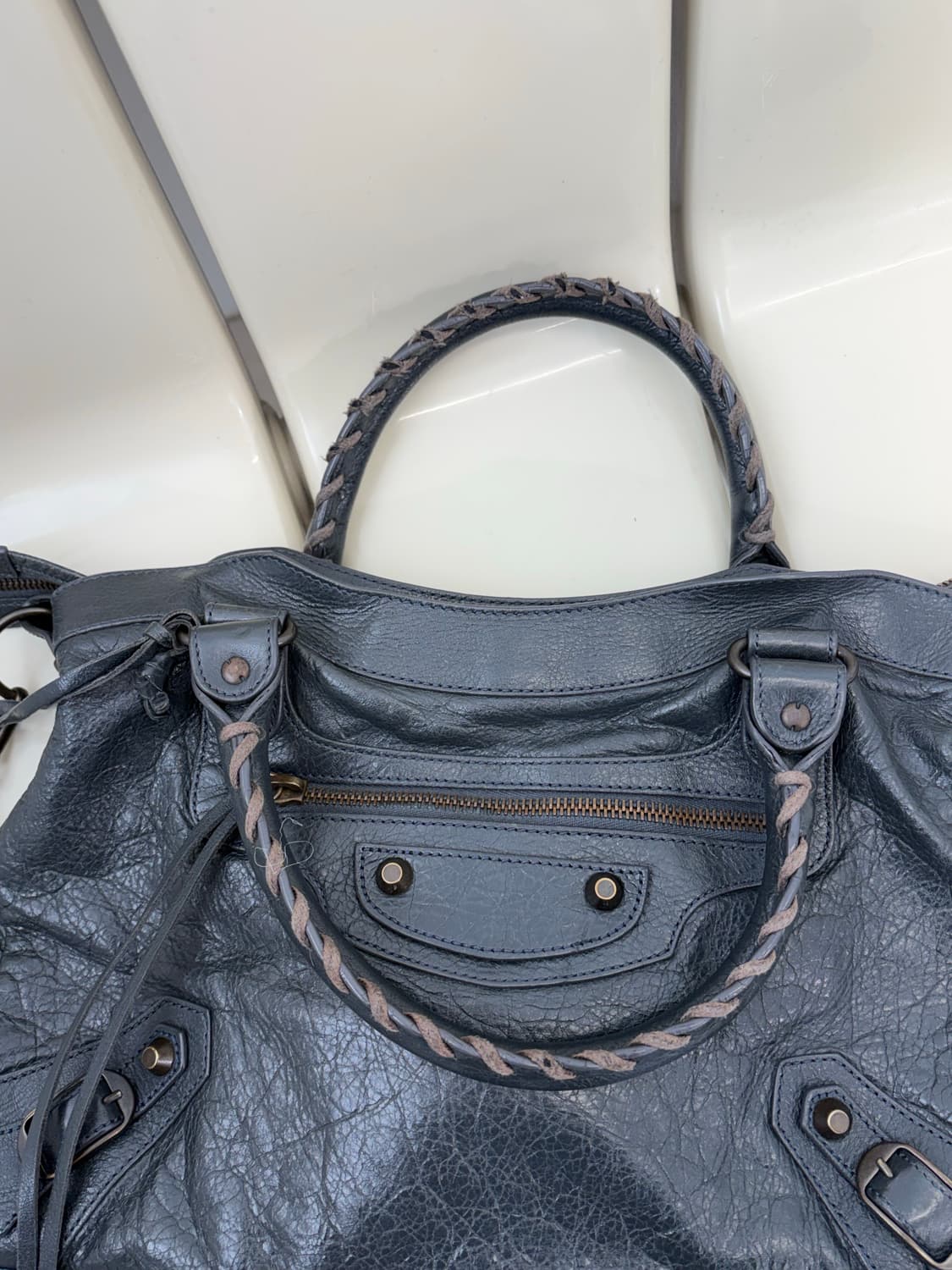 [A 정품] 발렌시아가 시티 모터백 타운 다크그레이 상품이미지10