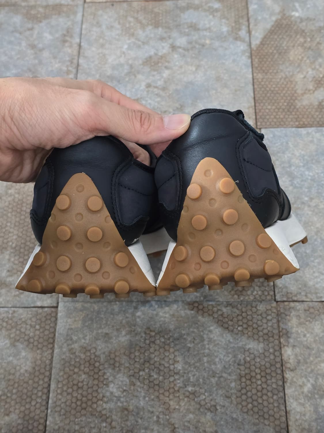 (250)뉴발란스 327 블랙 팬텀  상품이미지8