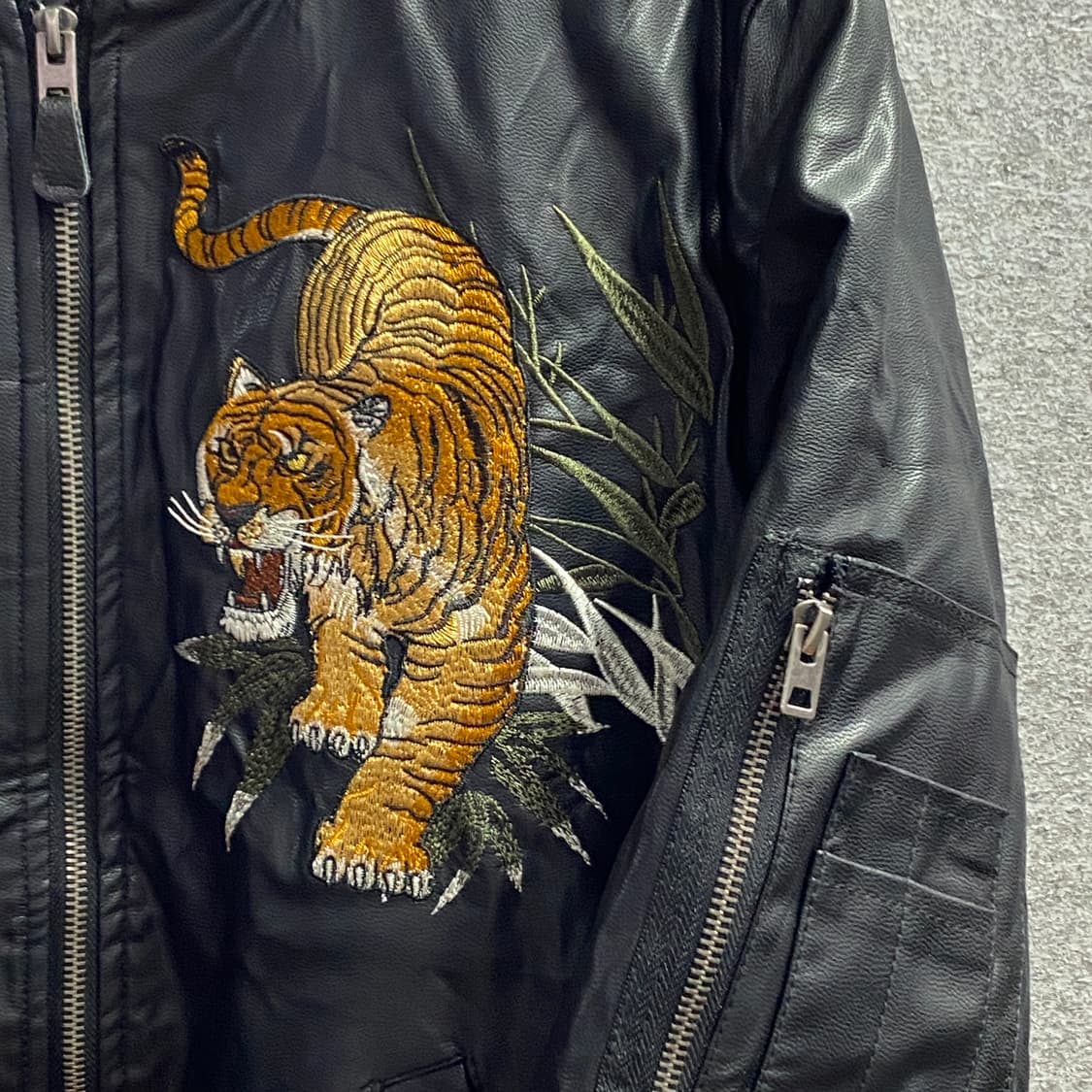 빈티지 자수 암포켓 레더 스카쟌 점퍼 B3728 상품이미지3