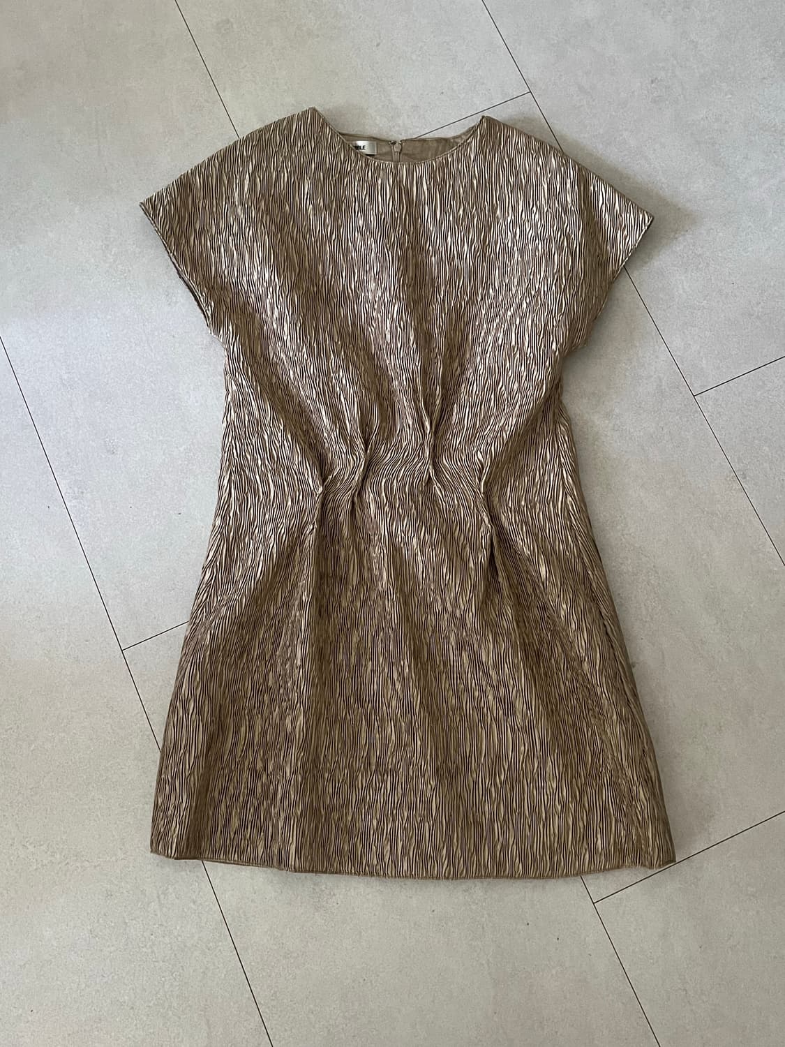 솔티페블 새틴 골드 미니드레스 골드 상품이미지2