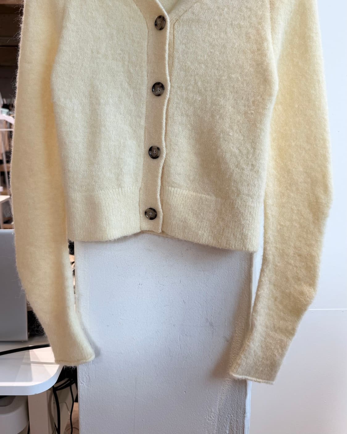 아크네 스튜디오 옐로우 알파카혼방 브이넥 가디건 상품이미지6