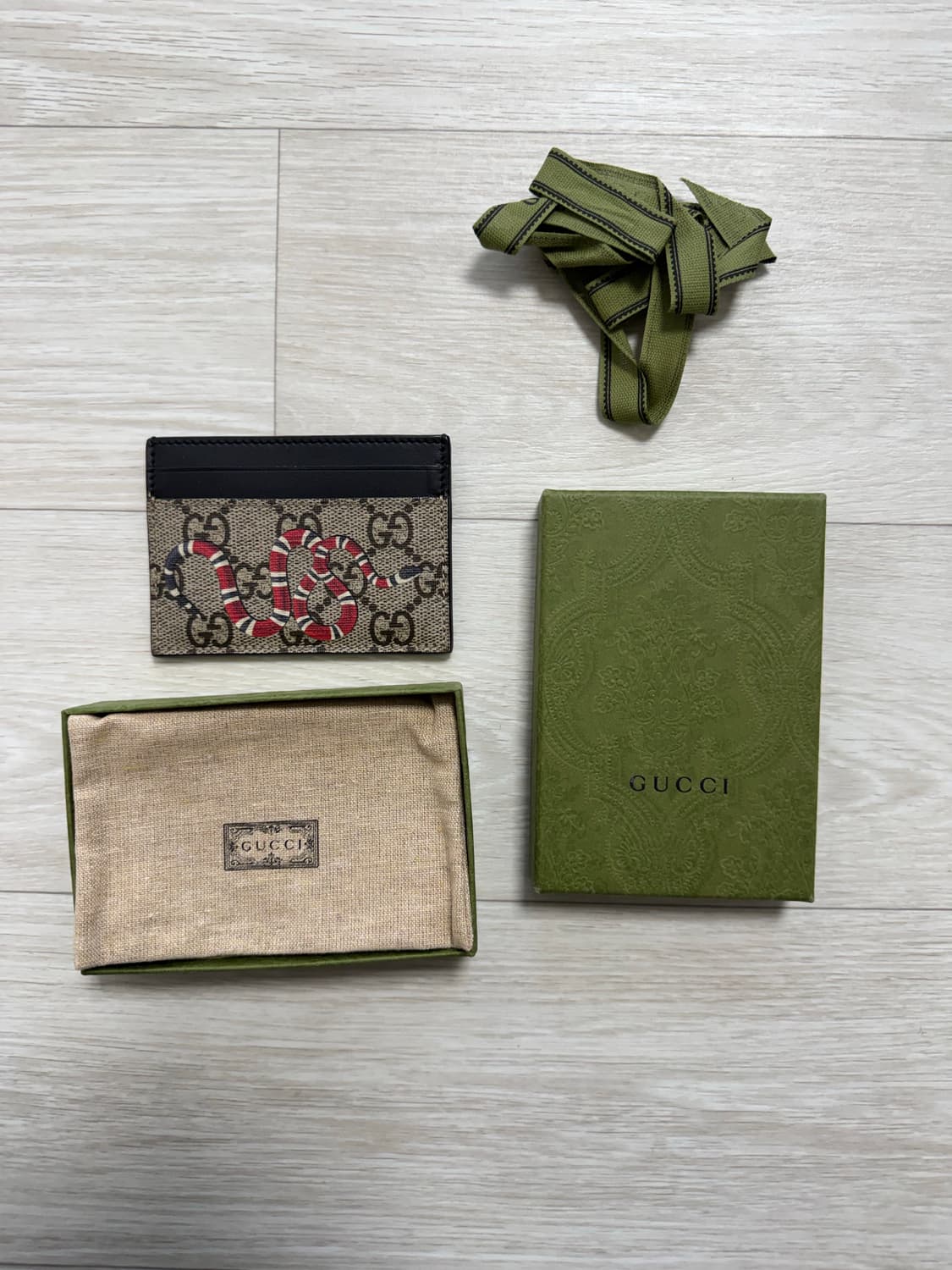 구찌 스네이크 카드지갑 상품이미지1