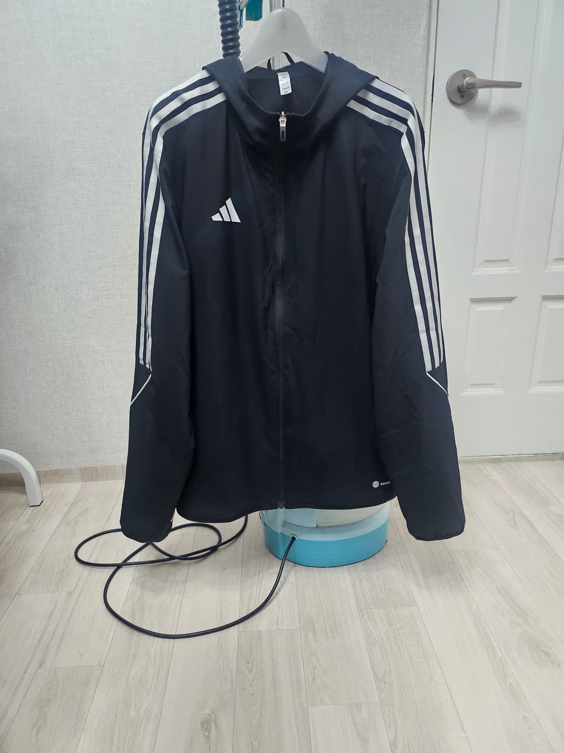 (95~100)M ☆초대장급☆ 아디다스 에센셜 [검흰]  우븐 바람막이 상품이미지1