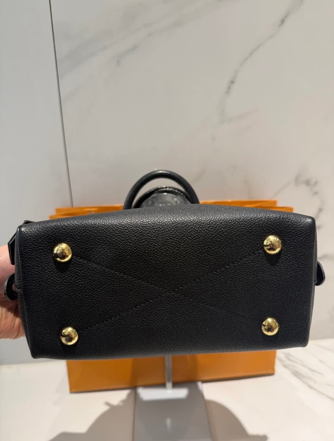 루이비통 알마bb 앙프렝뜨 블랙 상품이미지4