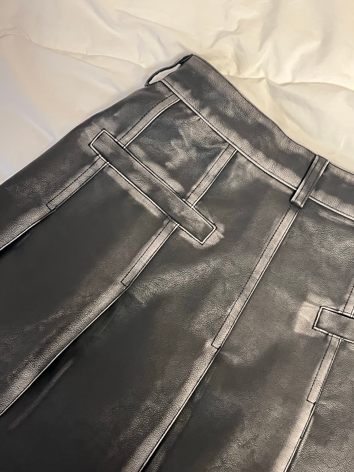 러프넥 워싱 래더 스커트 블랙 상품이미지5