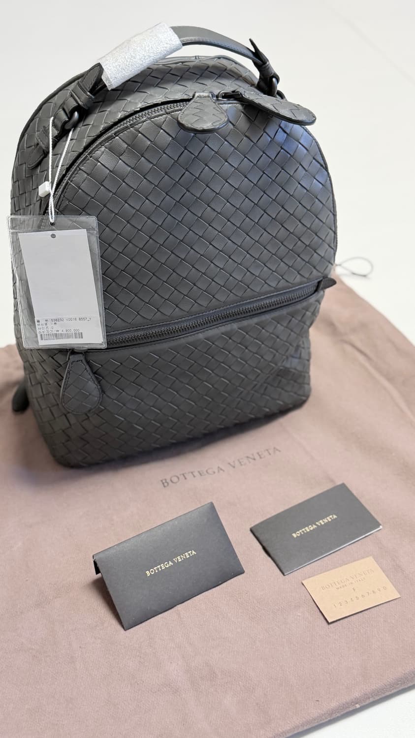 택달린 새상품) 보테가베네타 인트레치아토 백팩 그레이 정가 490만원 상품이미지3