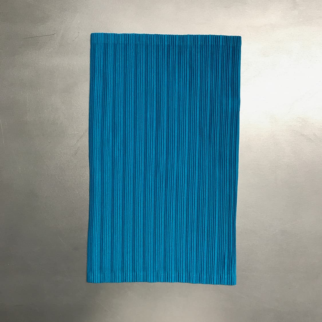 이세이 미야케 플리츠 플리즈 넥워머 코발트블루 상품이미지2