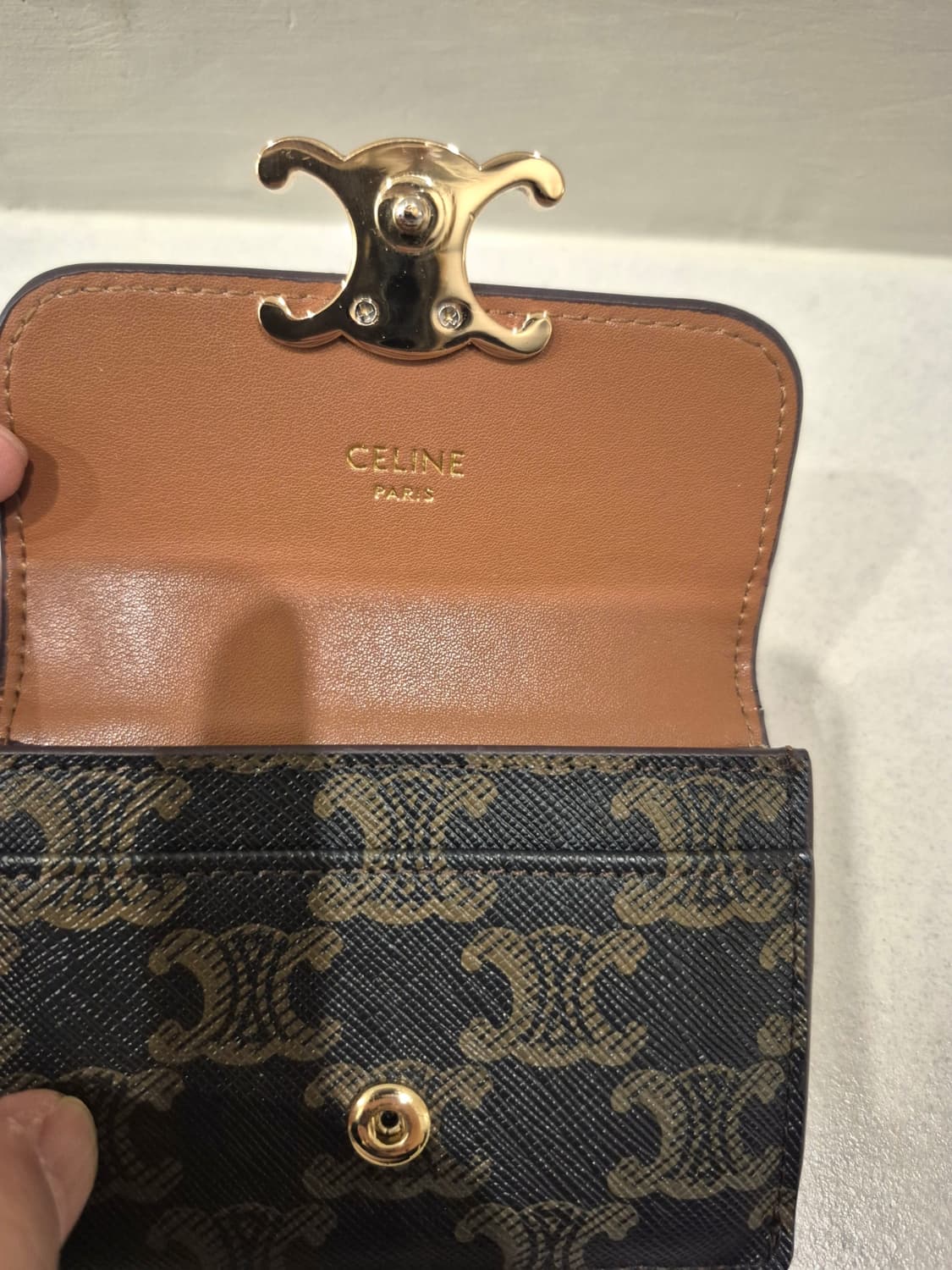 셀린느 정품 트리옹프 플랩 카드지갑 판매합니다 상품이미지5