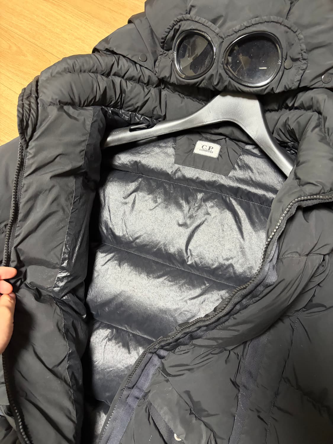 Cp컴퍼니 나일론 고글 패딩 100 상품이미지3