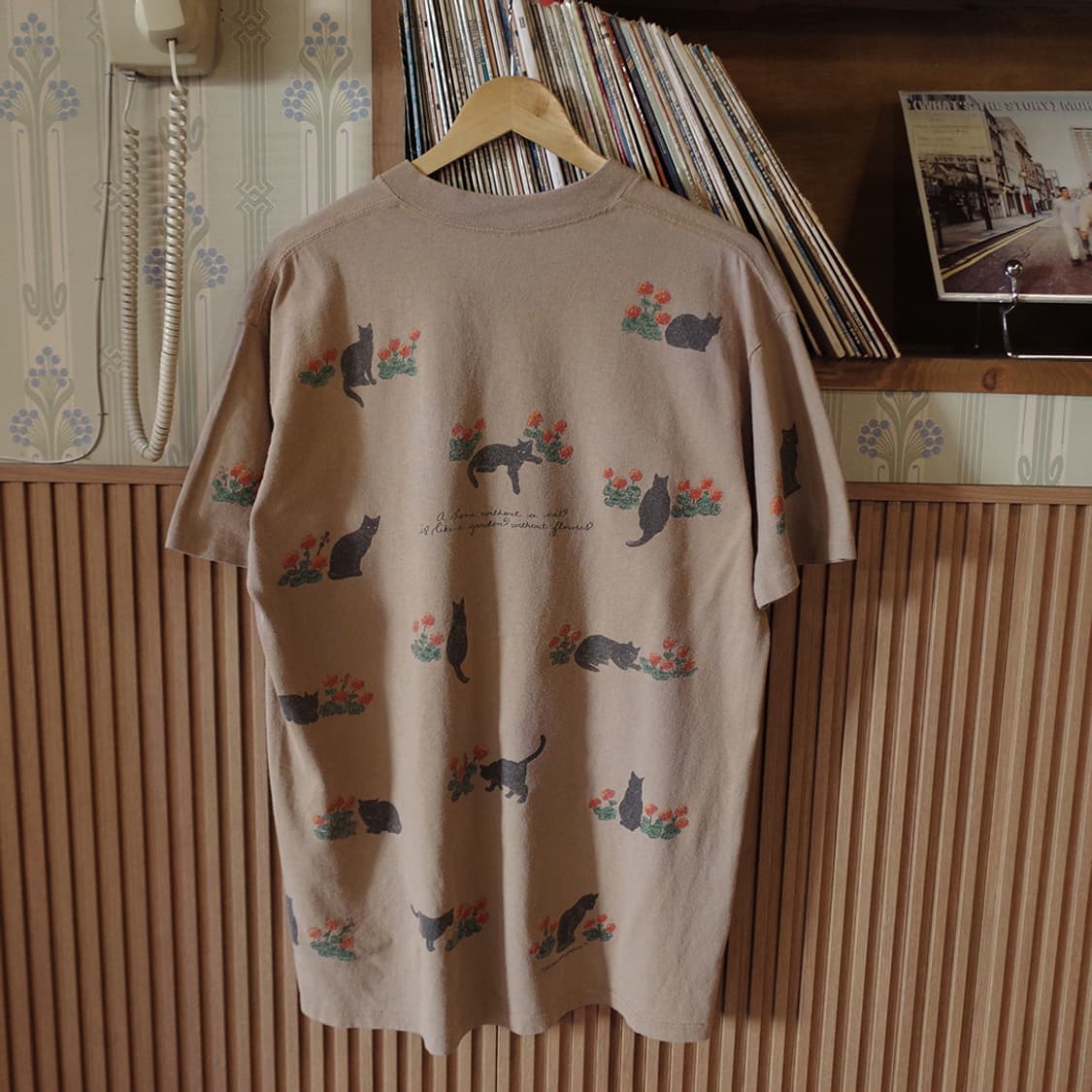 90's Rel-e-vant Products AOP T-shirt 상품이미지7