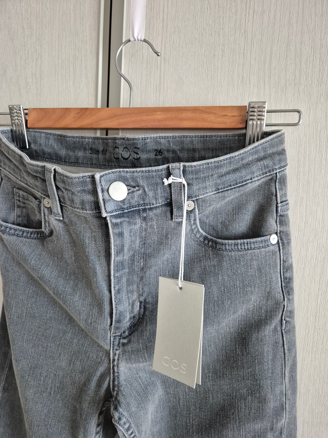 COS (택달린 새 옷) 상품이미지4